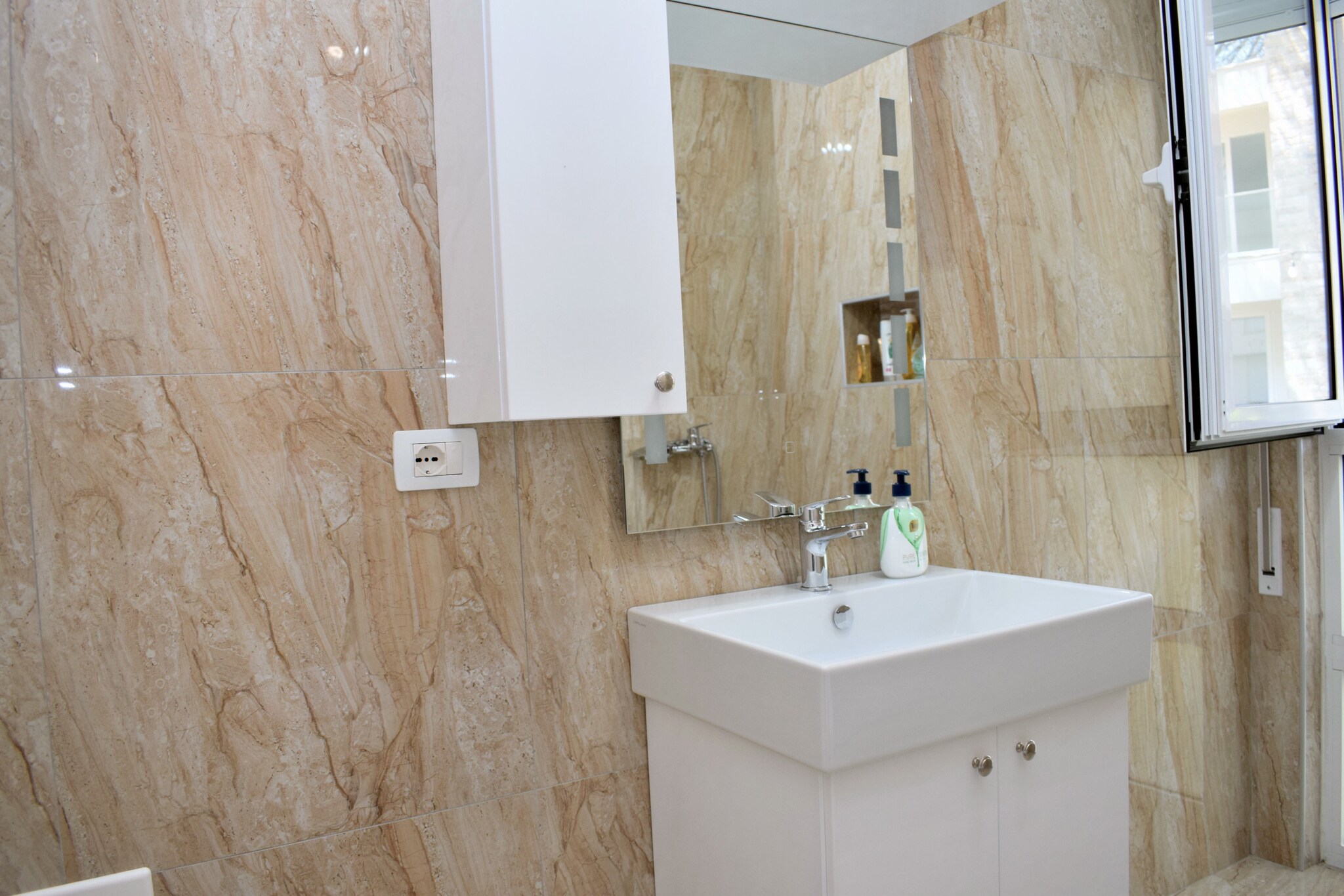 ALD283 - Besimi San Pietro Lalez-Bathroom