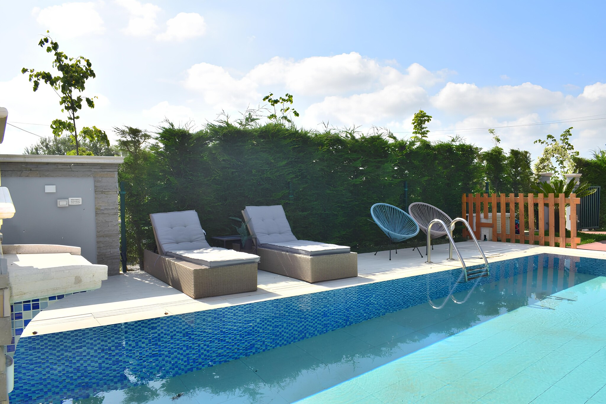 poolofhouse