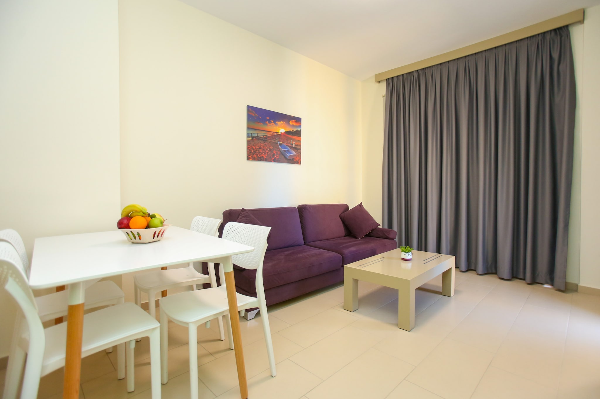 203B, One Bedroom Apartment-Woonkamer