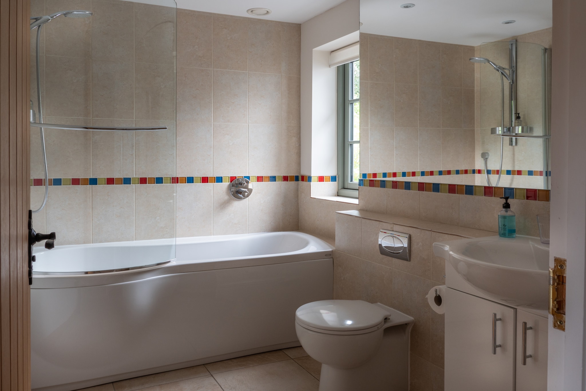 Ryeworth Cottage-Badkamer