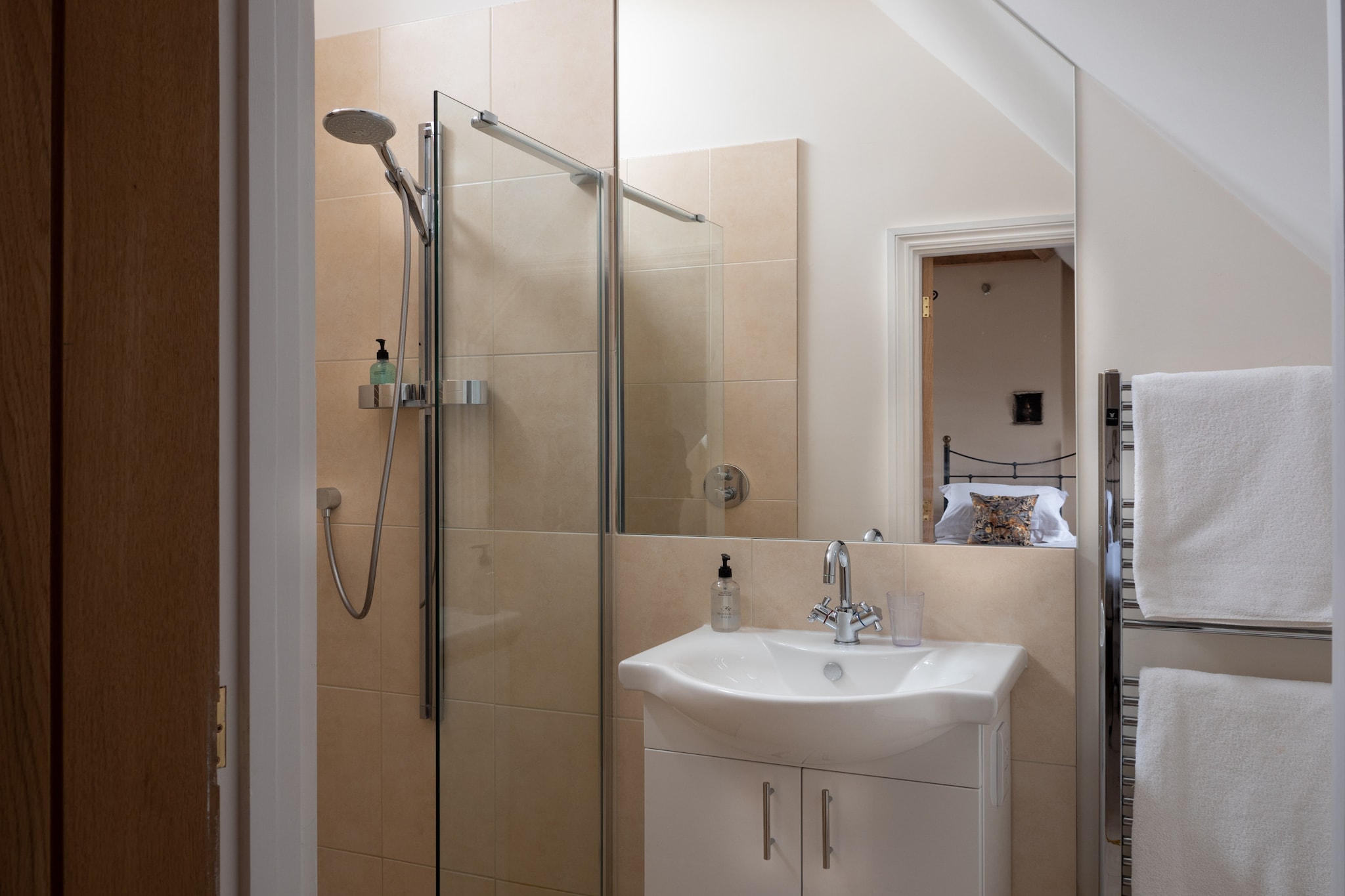 Ryeworth Cottage-Badkamer