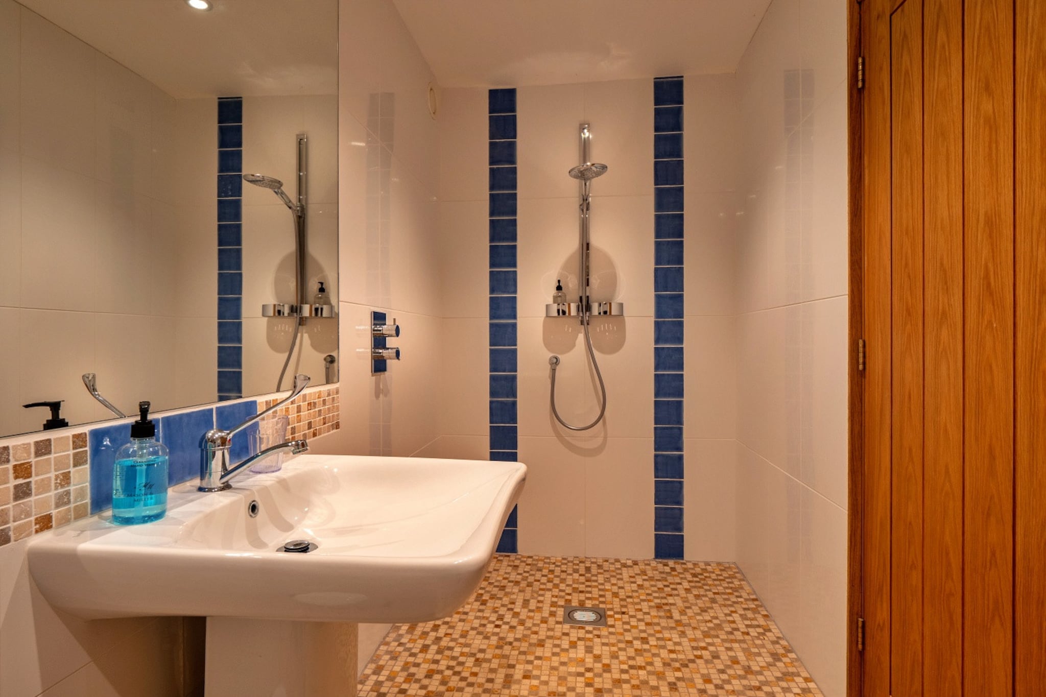 Berry Pen Cottage-Badkamer
