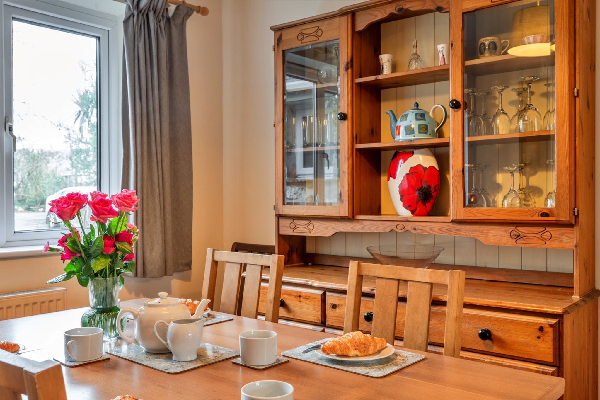 No.1 Gladys' Orchard-Eetkamer