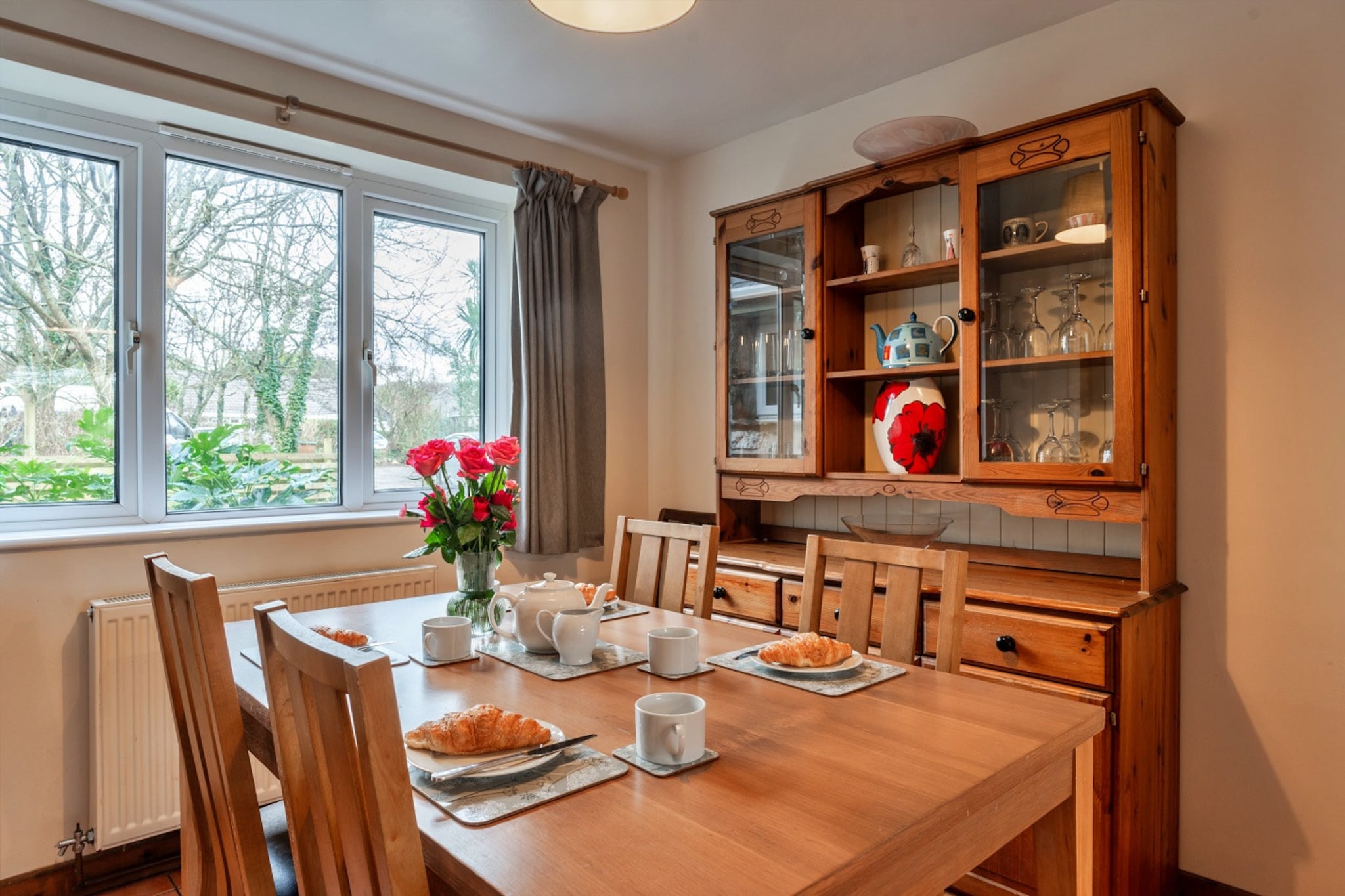 No.1 Gladys' Orchard-Eetkamer