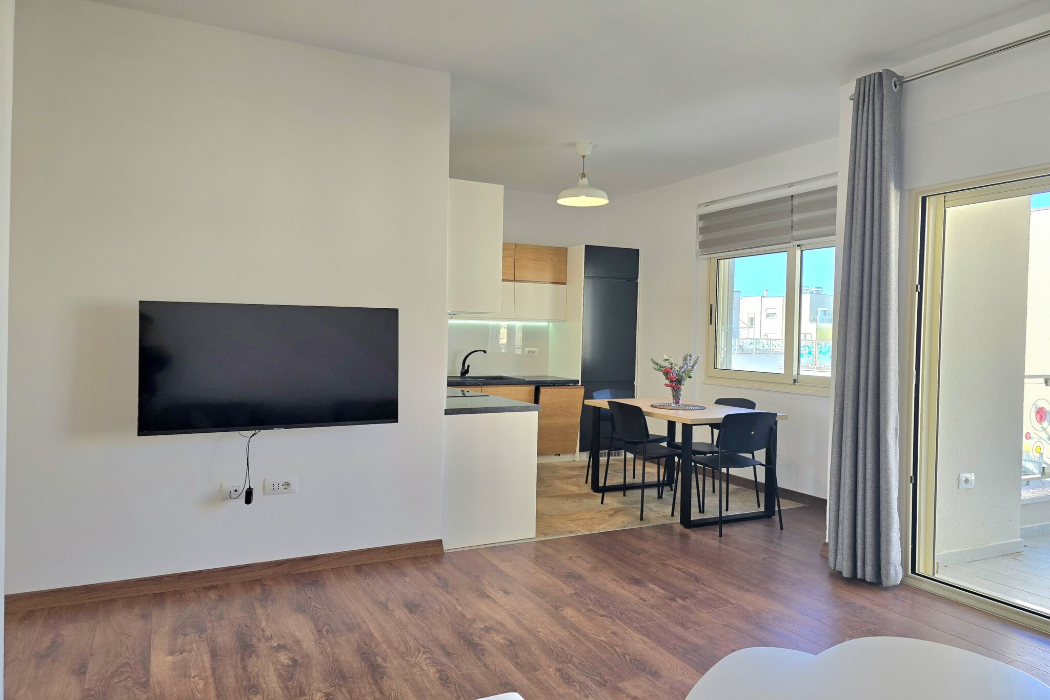 ALD202 - Lino 2-Dining room