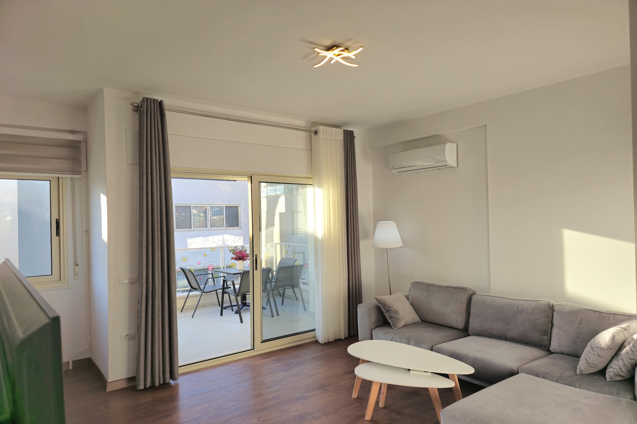 ALD202 - Lino 2-Living room