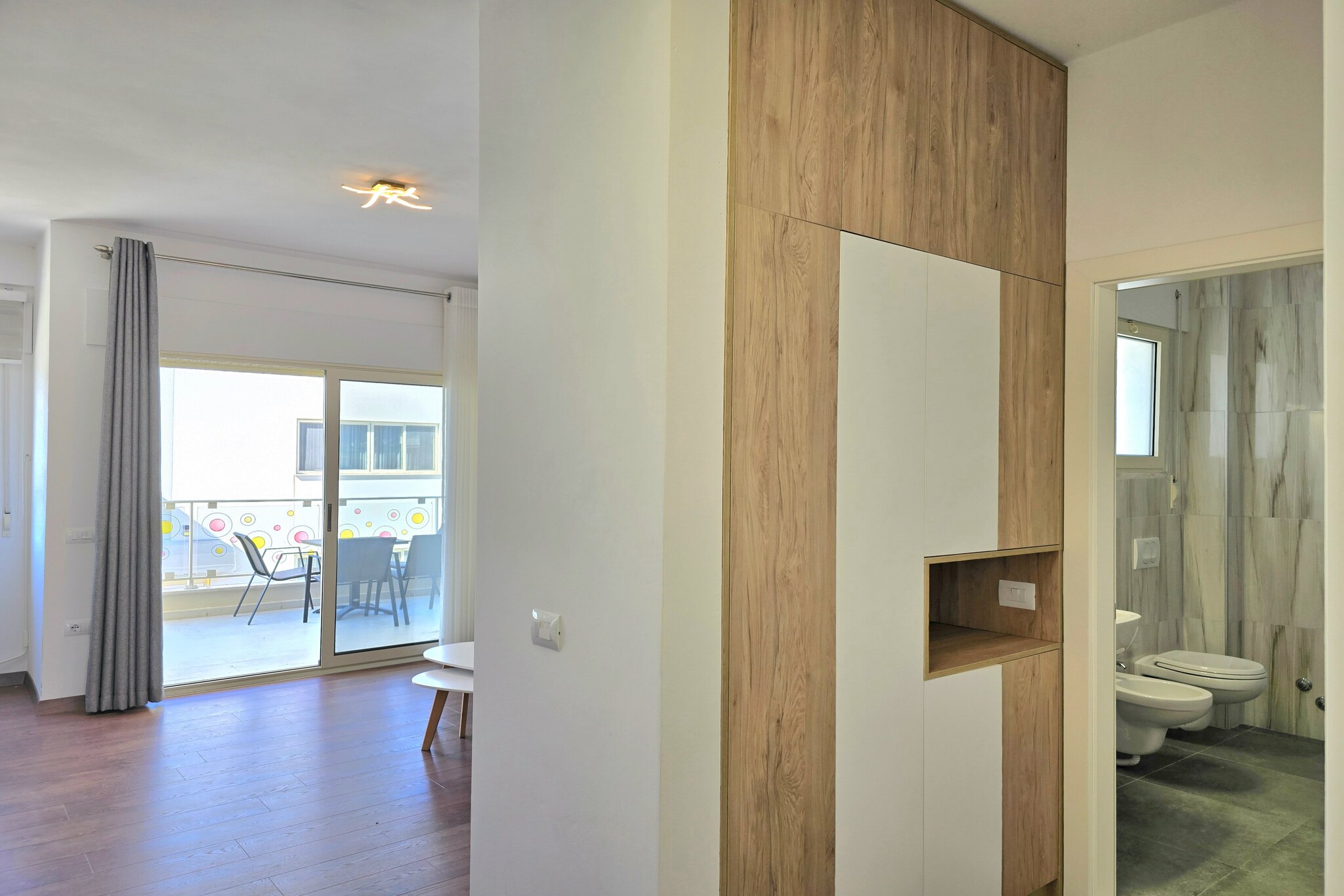 ALD202 - Lino 2-Bathroom