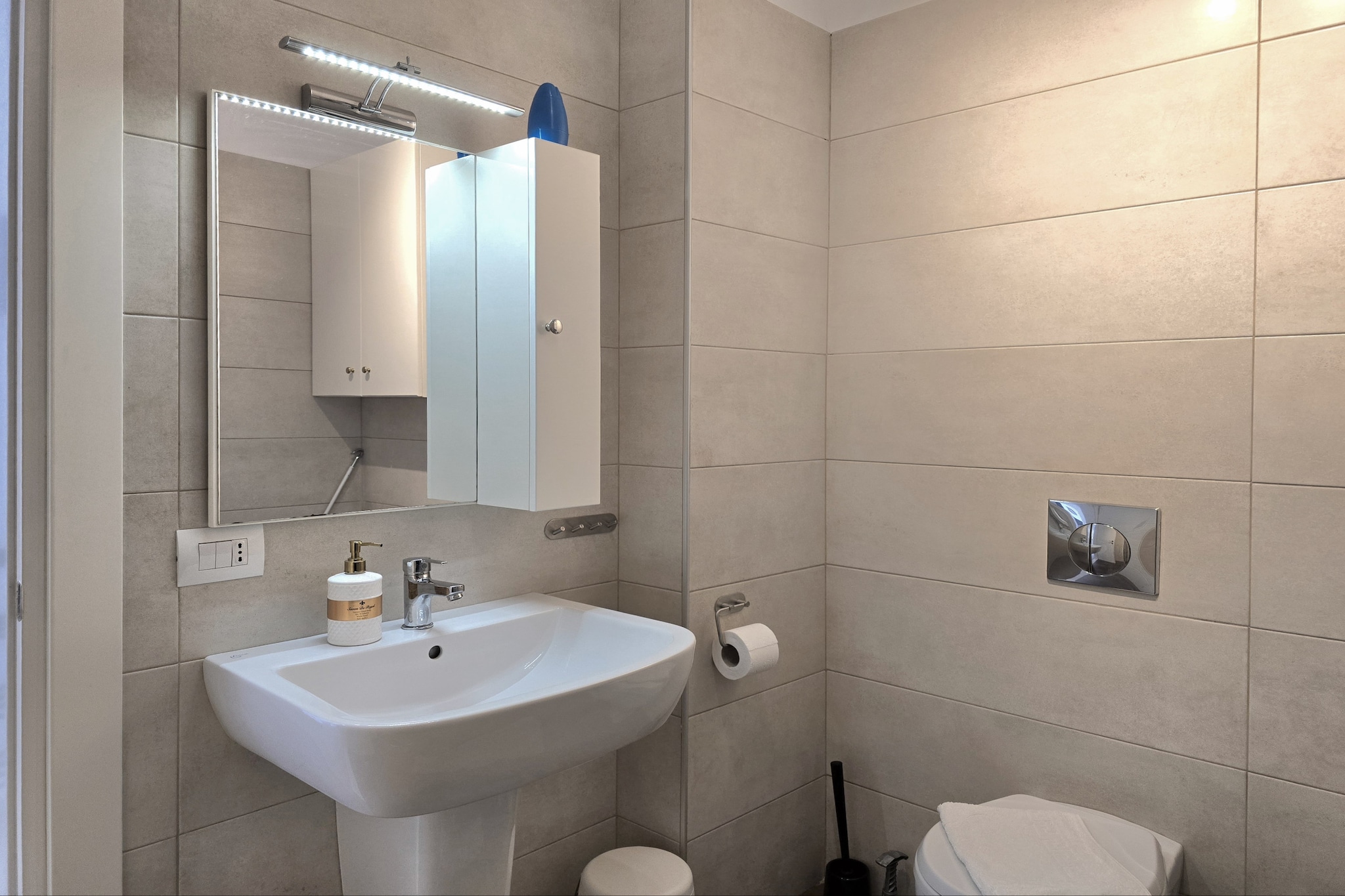 ALD144 - Milan-Badkamer