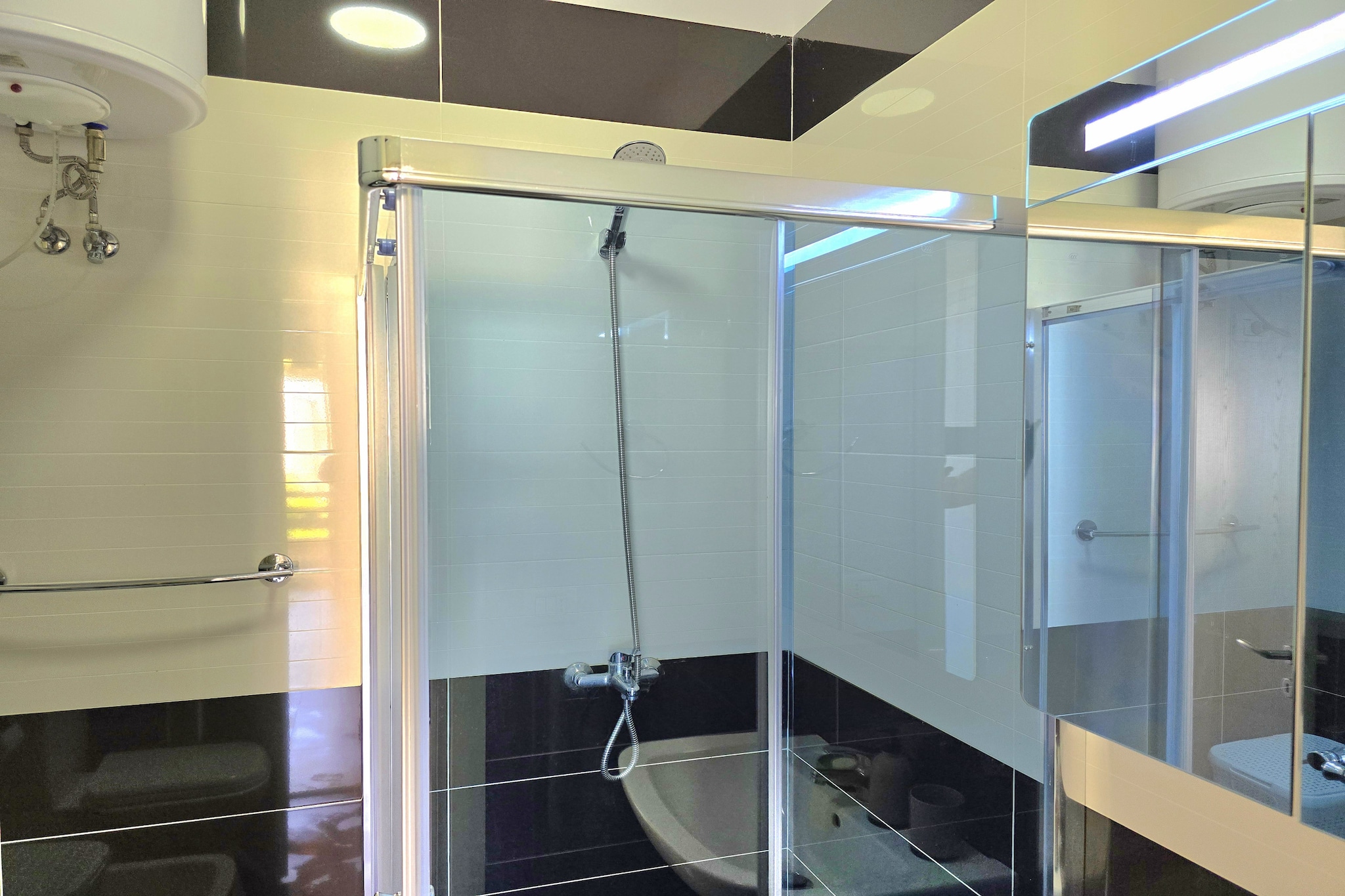 ALD162 - Orjeta-Bathroom