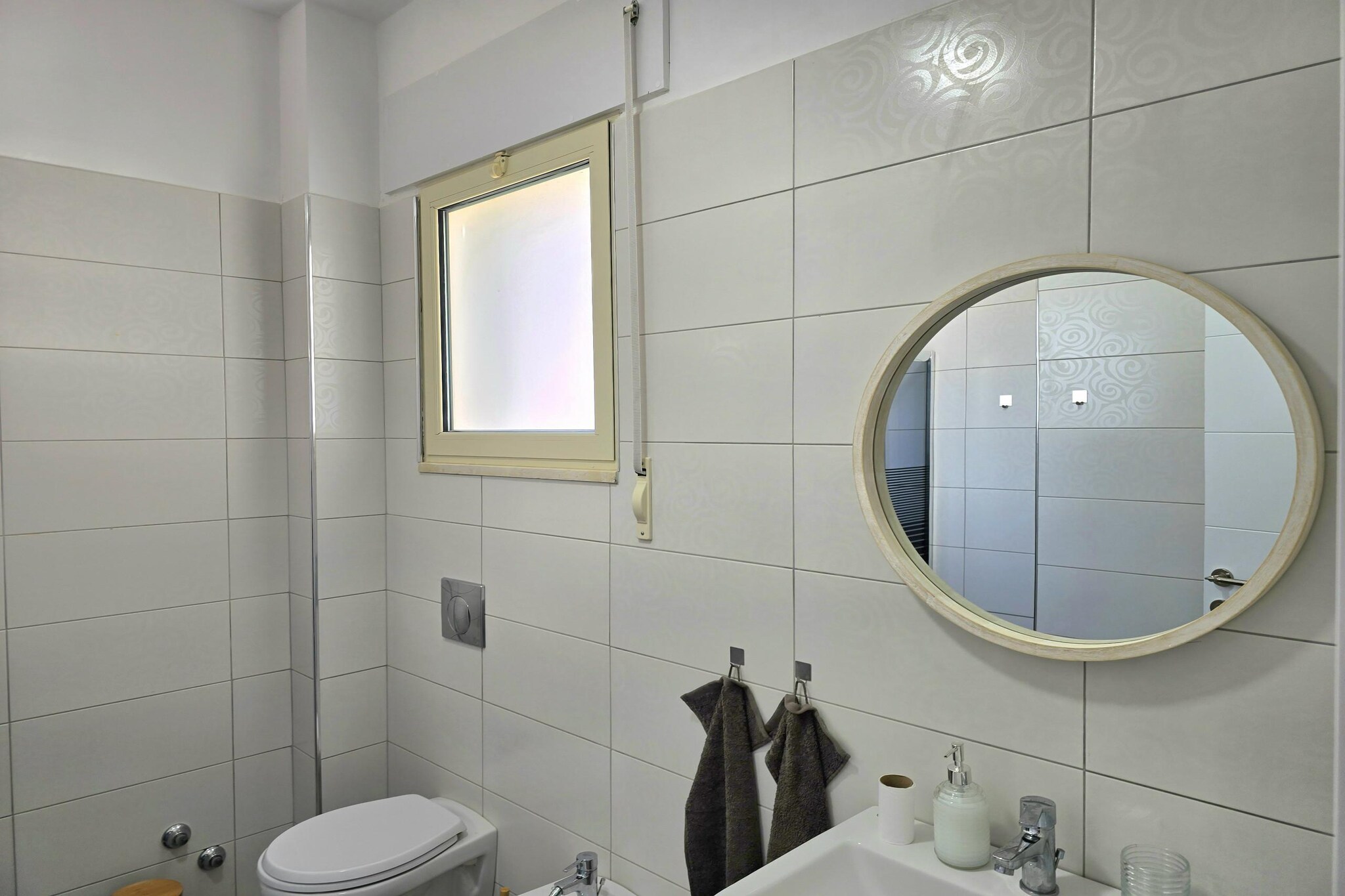 ALD273 - Yannick & Dominique-Bathroom