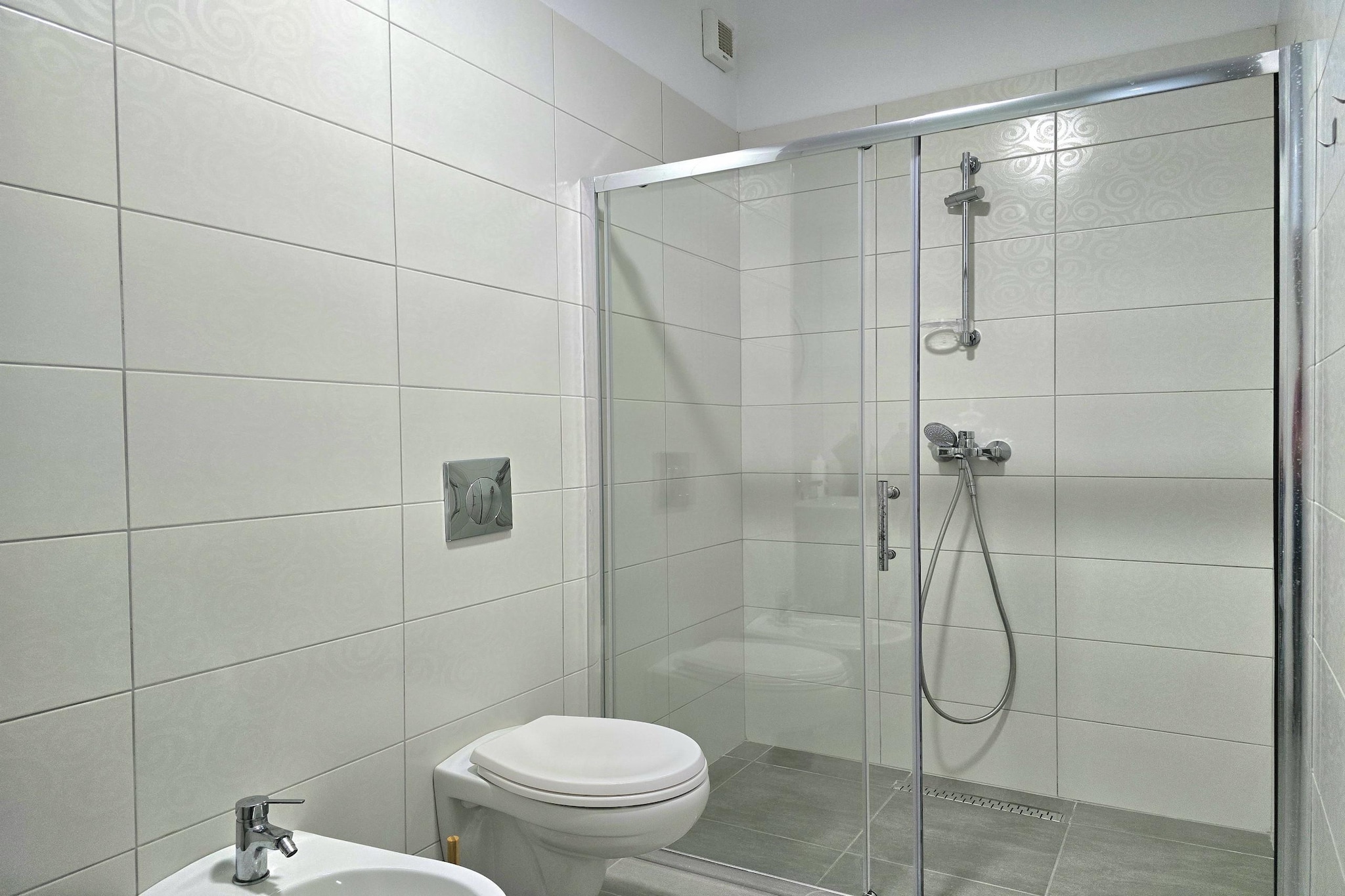 ALD273 - Yannick & Dominique-Bathroom
