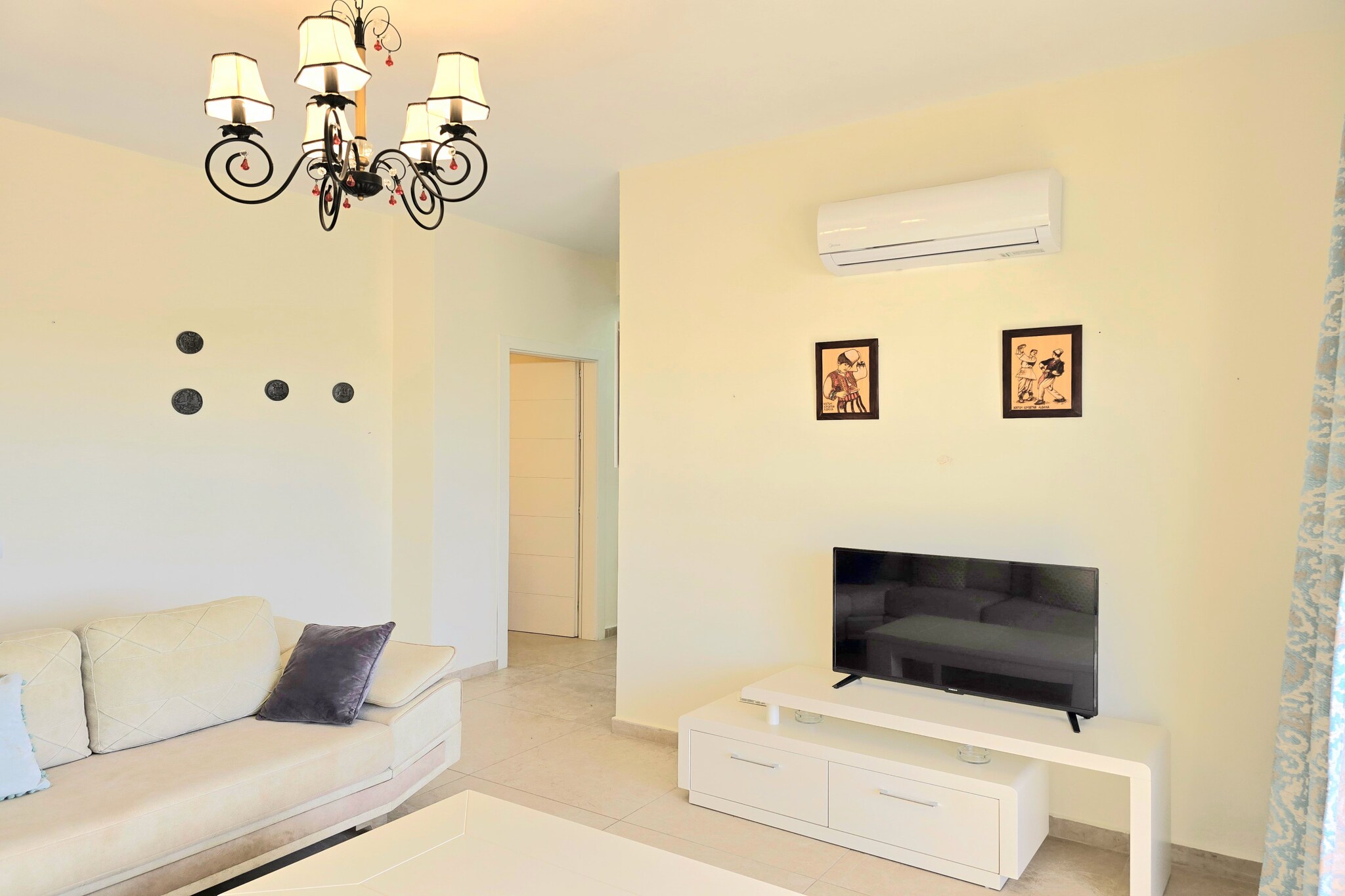 ALD271 - Joshua-Living room