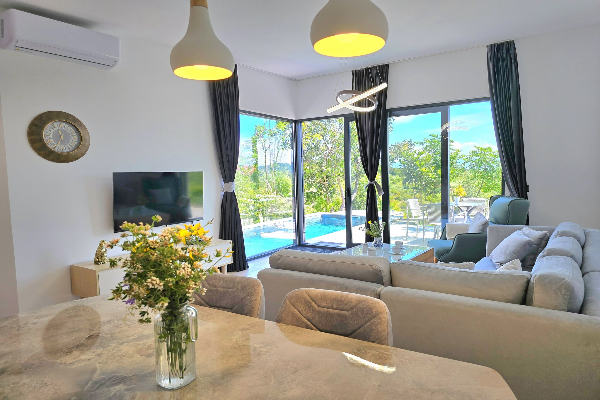 ALD277 - Marion & Kjamil-Living room