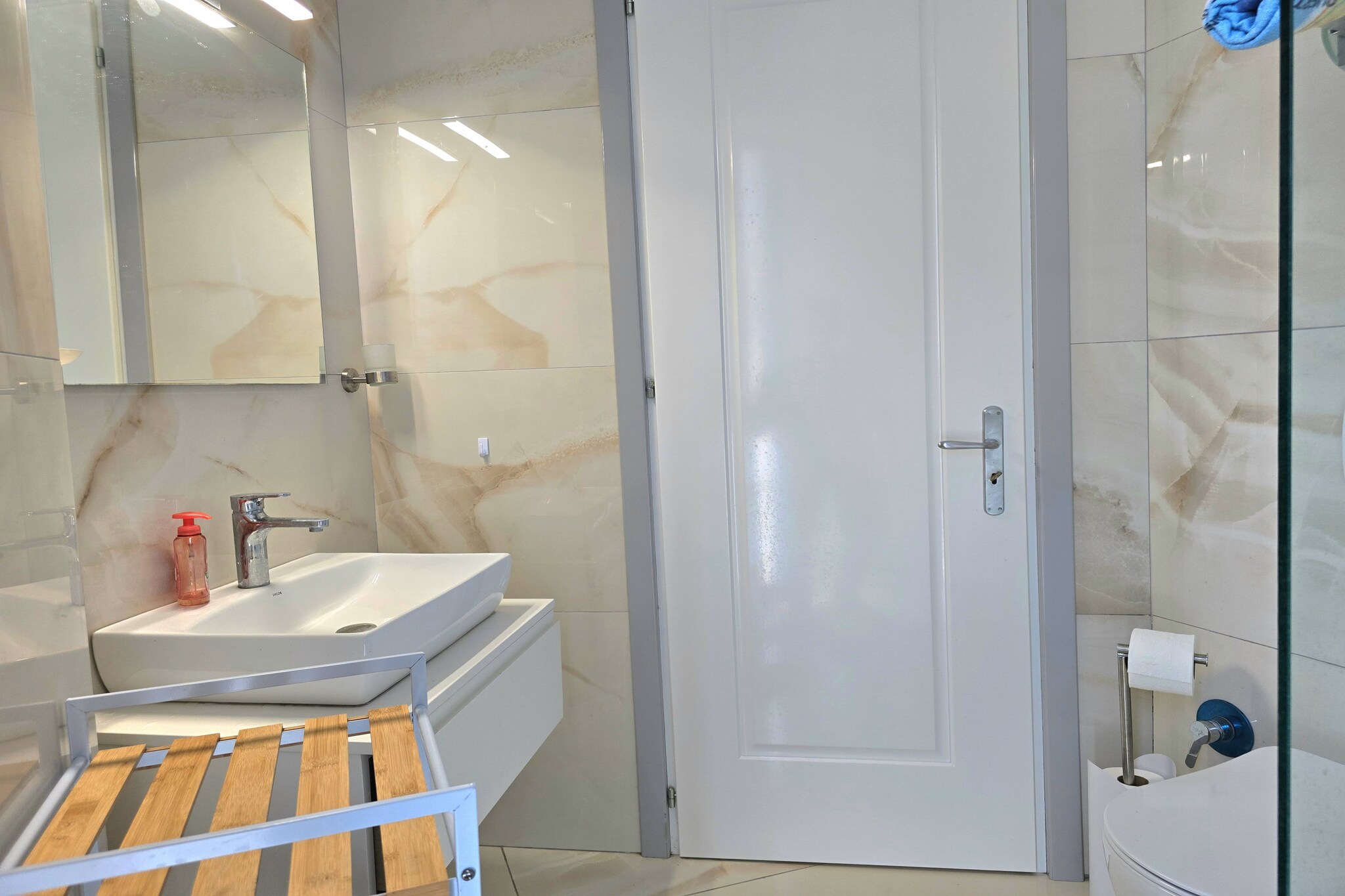 ALD277 - Marion & Kjamil-Bathroom