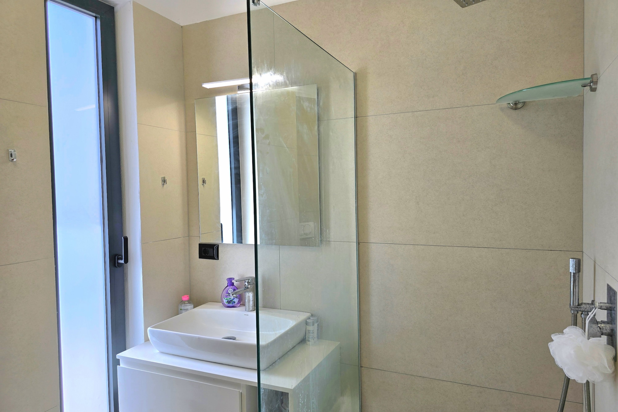 ALD277 - Marion & Kjamil-Bathroom