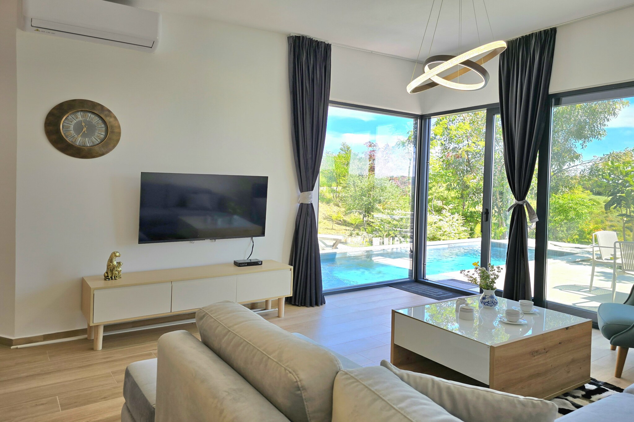 ALD277 - Marion & Kjamil-Living room