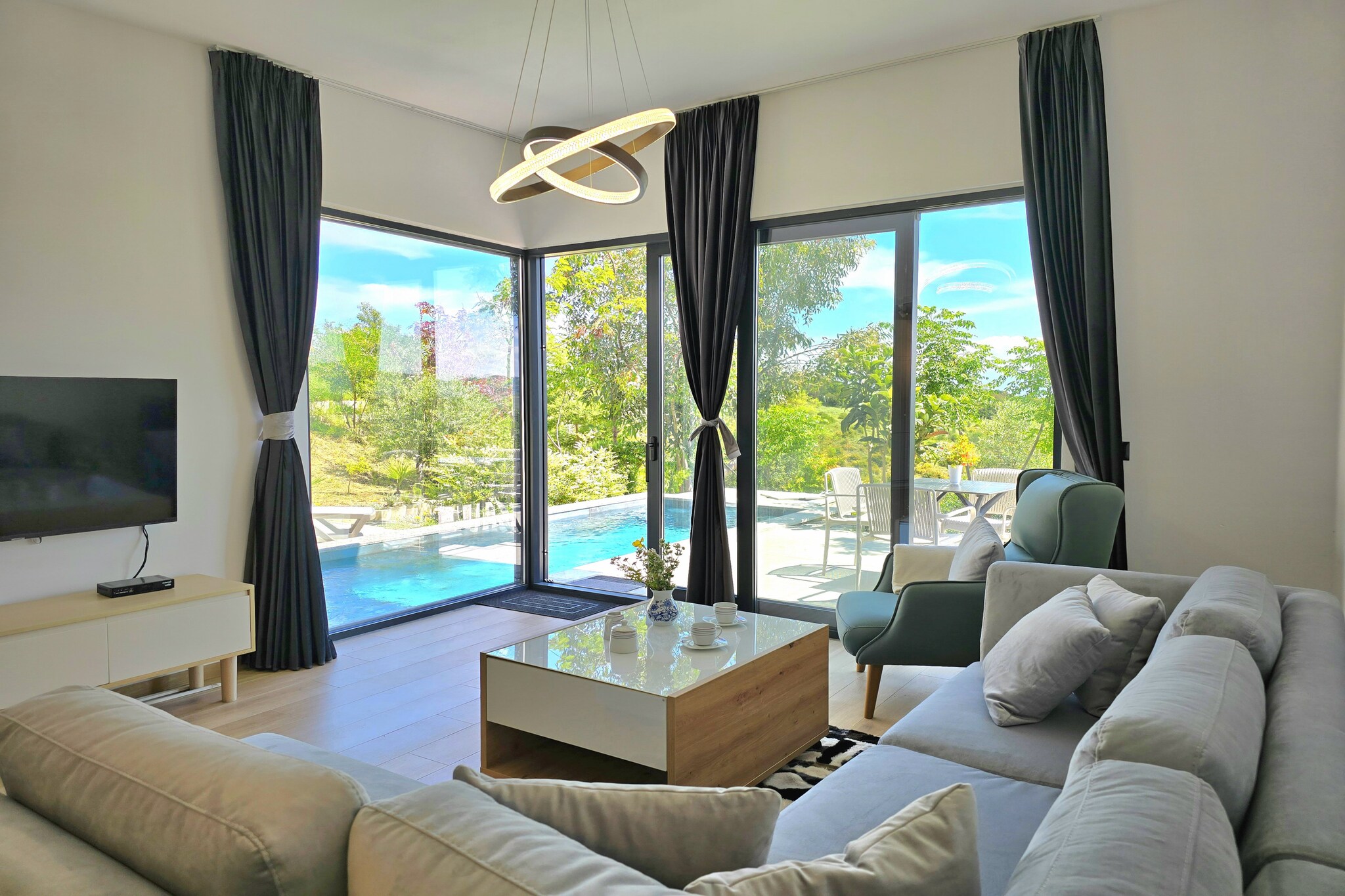 ALD277 - Marion & Kjamil-Living room