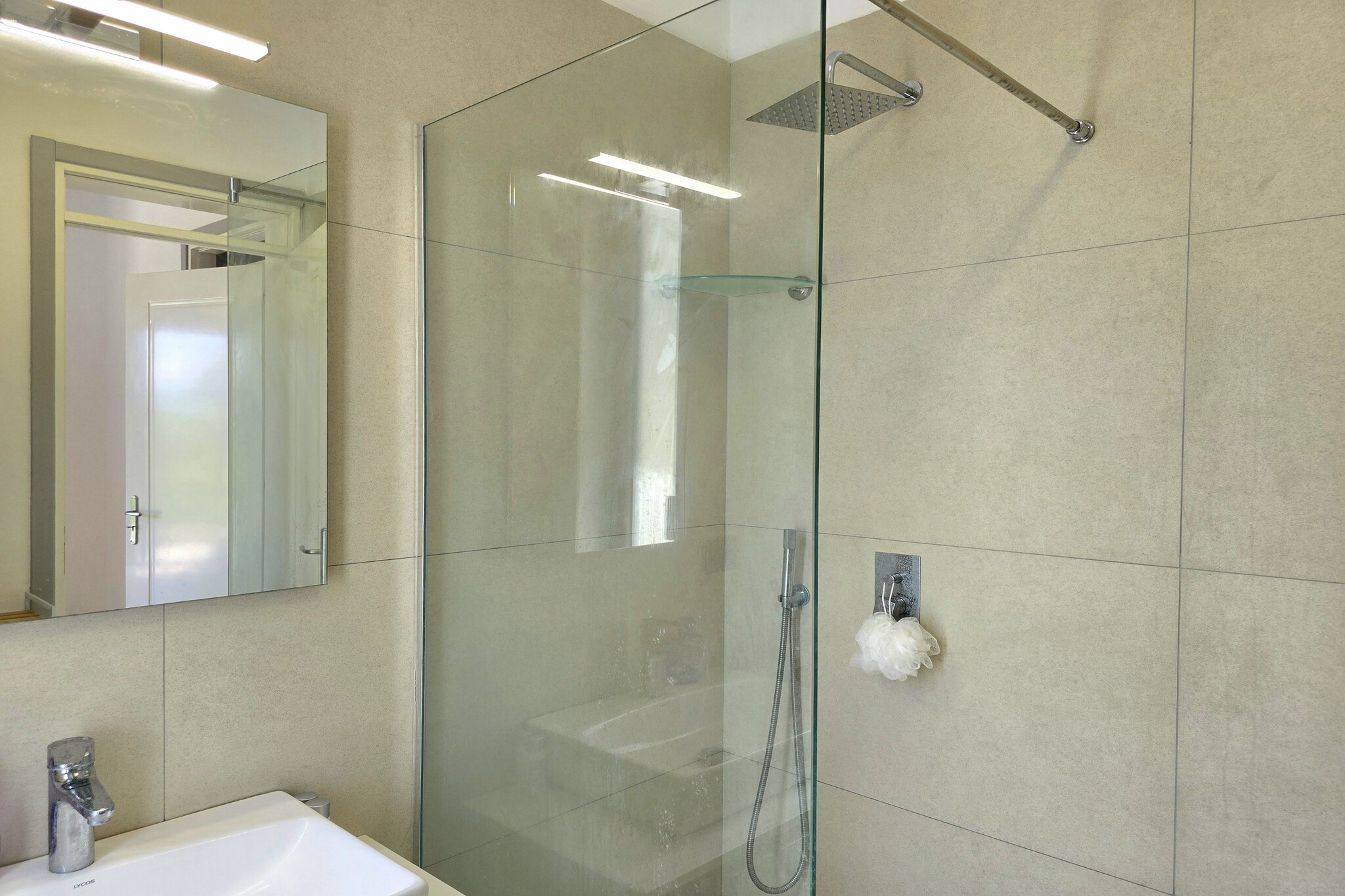 ALD277 - Marion & Kjamil-Bathroom