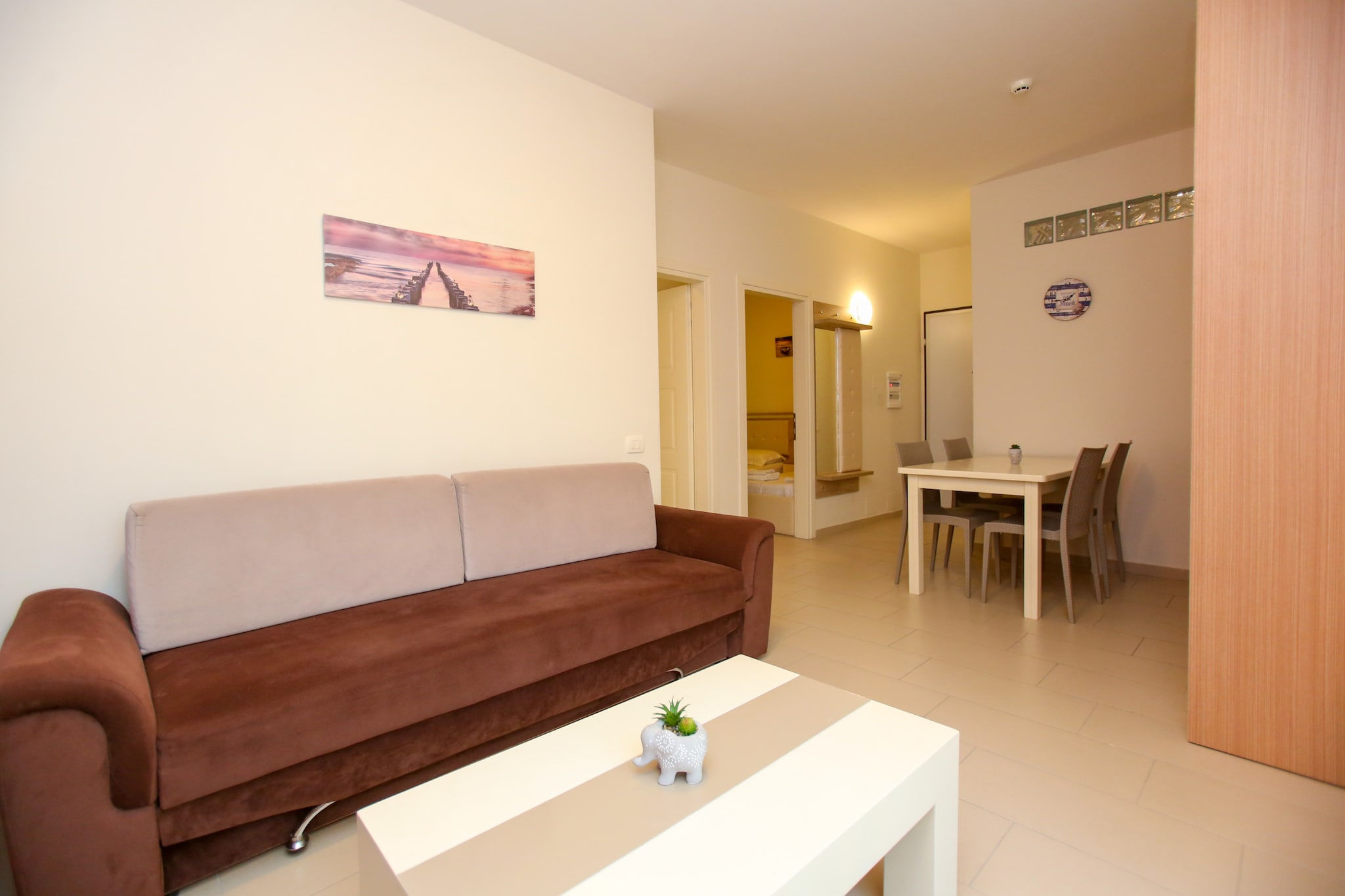 307A, Diamond Two Bedroom Apartment-Woonkamer