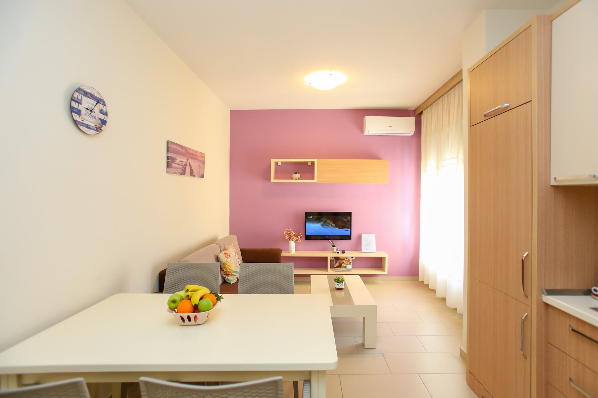 308A, Diamond Two Bedroom Apartment-Woonkamer