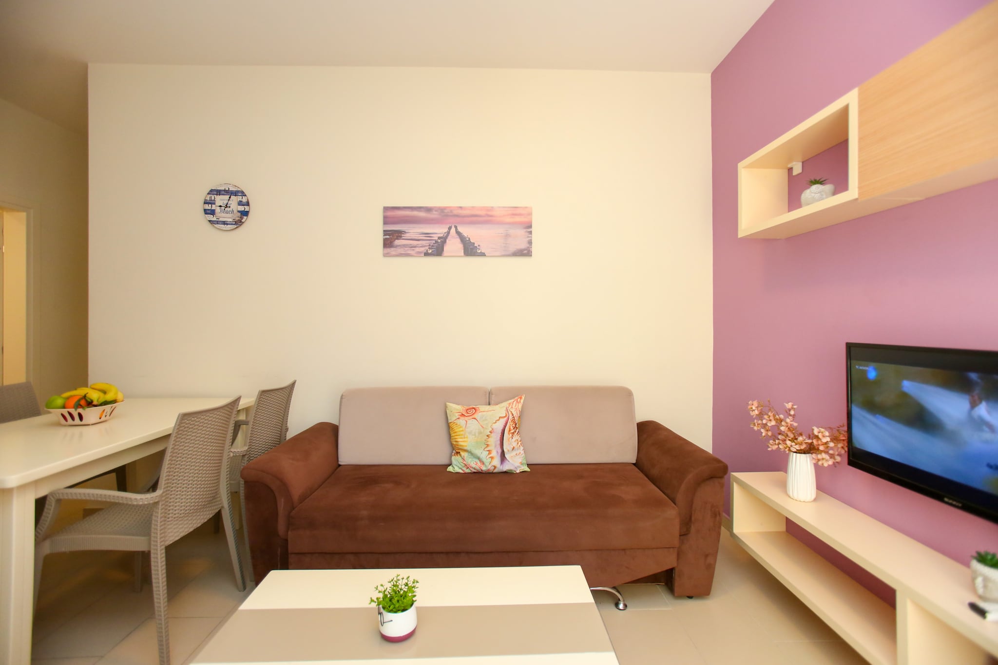 308A, Diamond Two Bedroom Apartment-Woonkamer