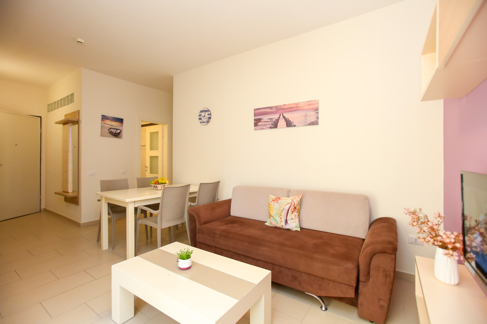 308A, Diamond Two Bedroom Apartment-Woonkamer
