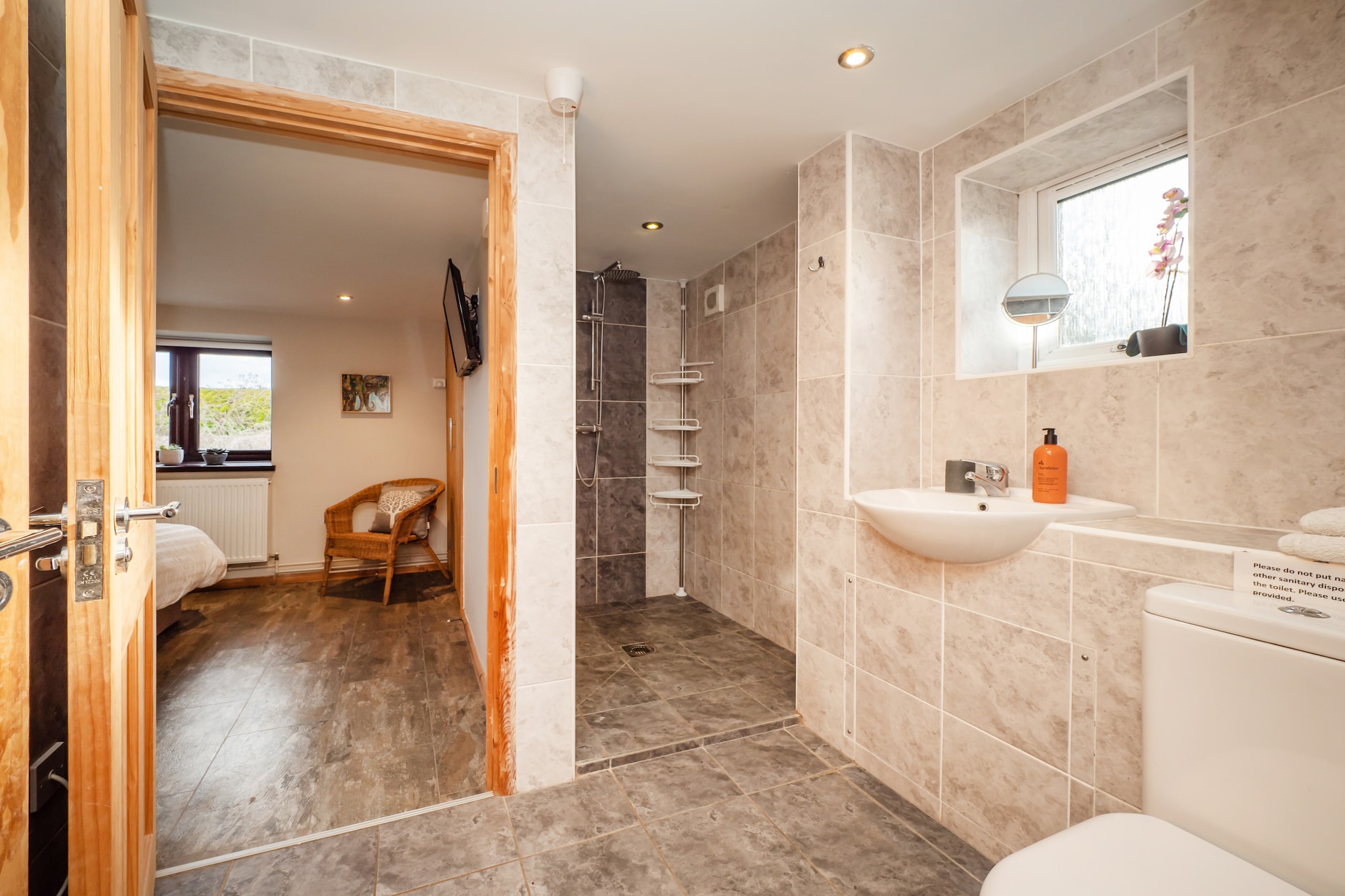 Pottles Cottage-Badkamer