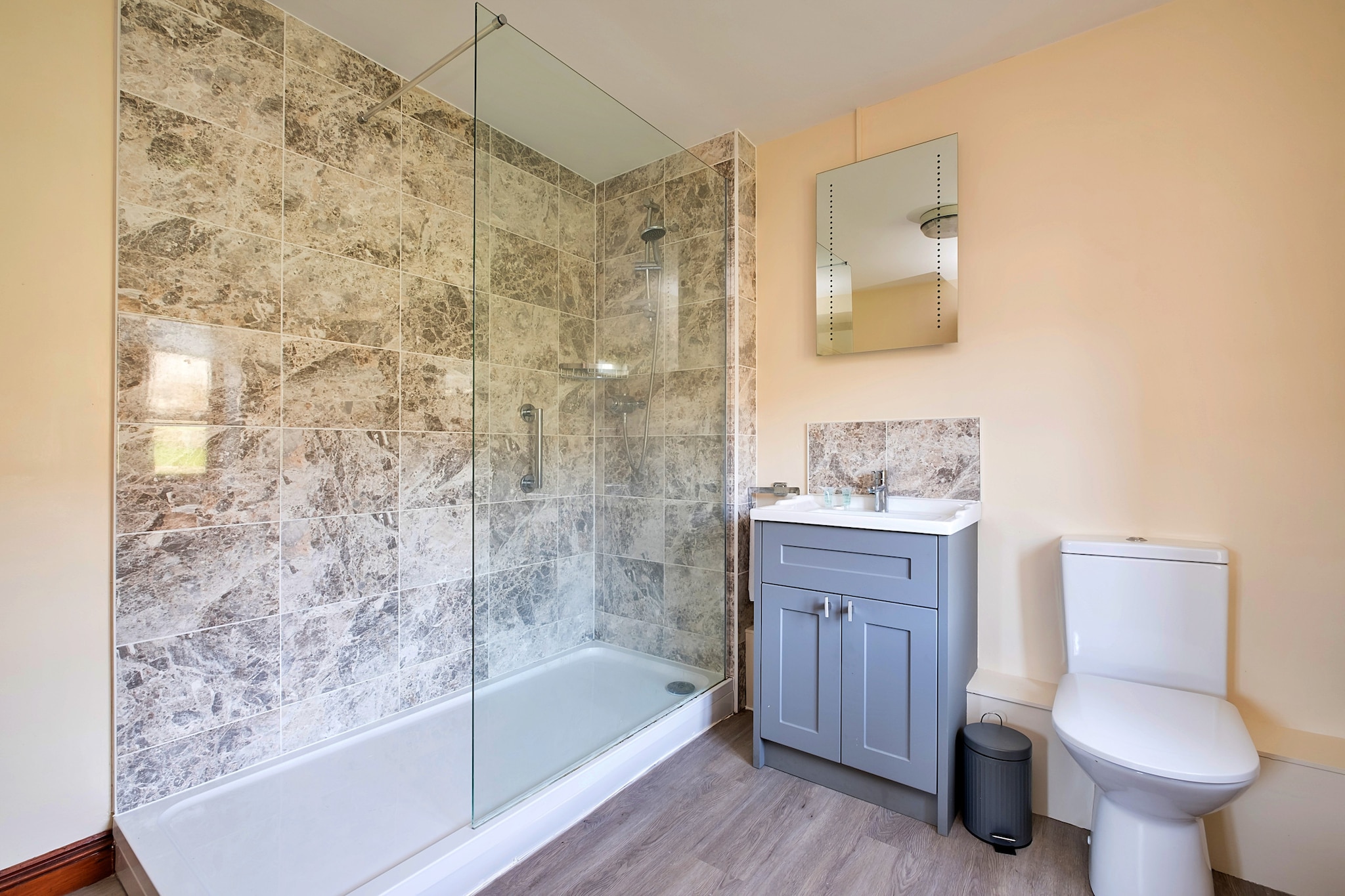 Walton Maisonette-Badkamer