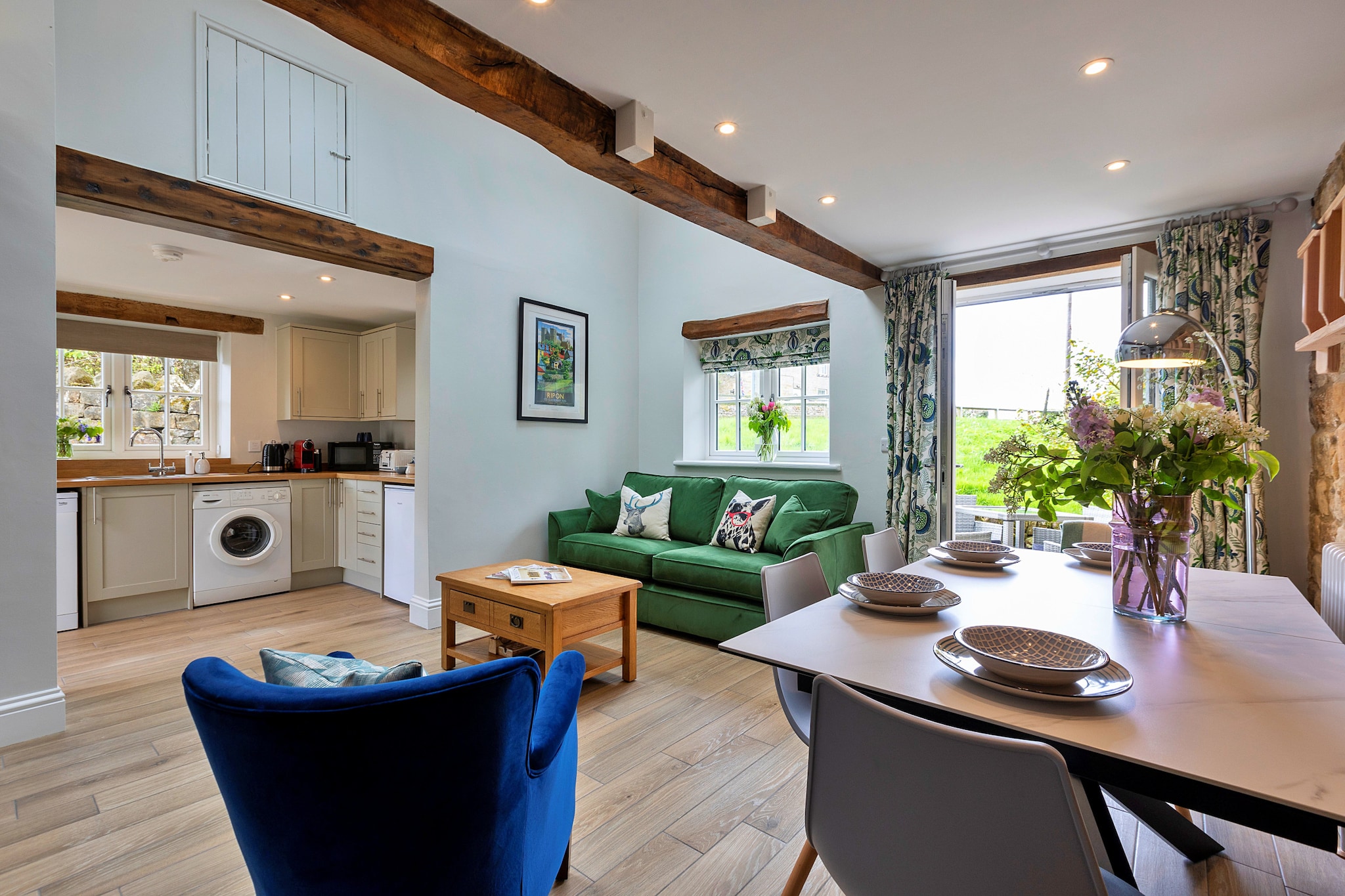Cherry Cottage Nr Grantley Hall-Woonkamer