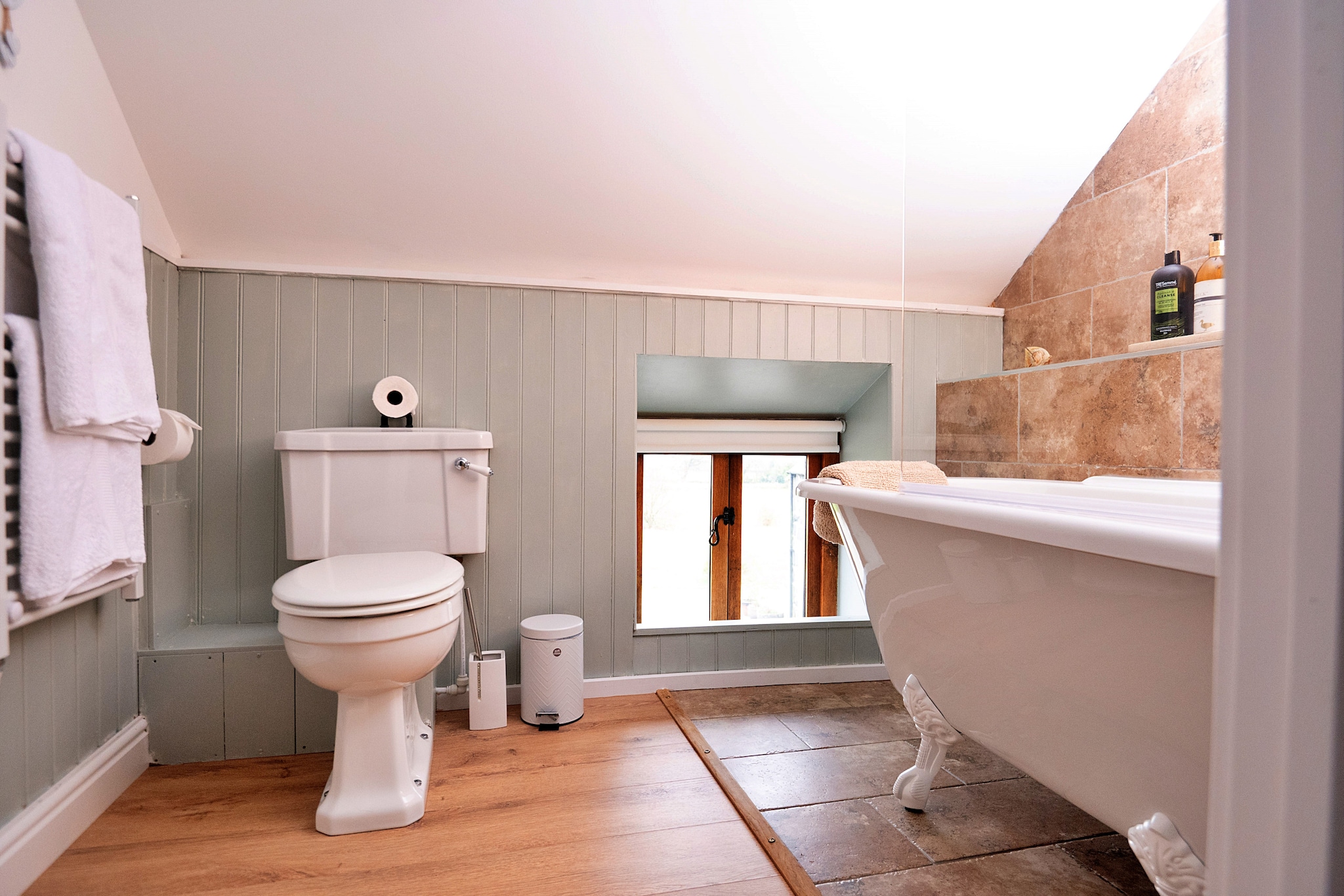 The Barn at Tyddyn-y- Felin-Badkamer