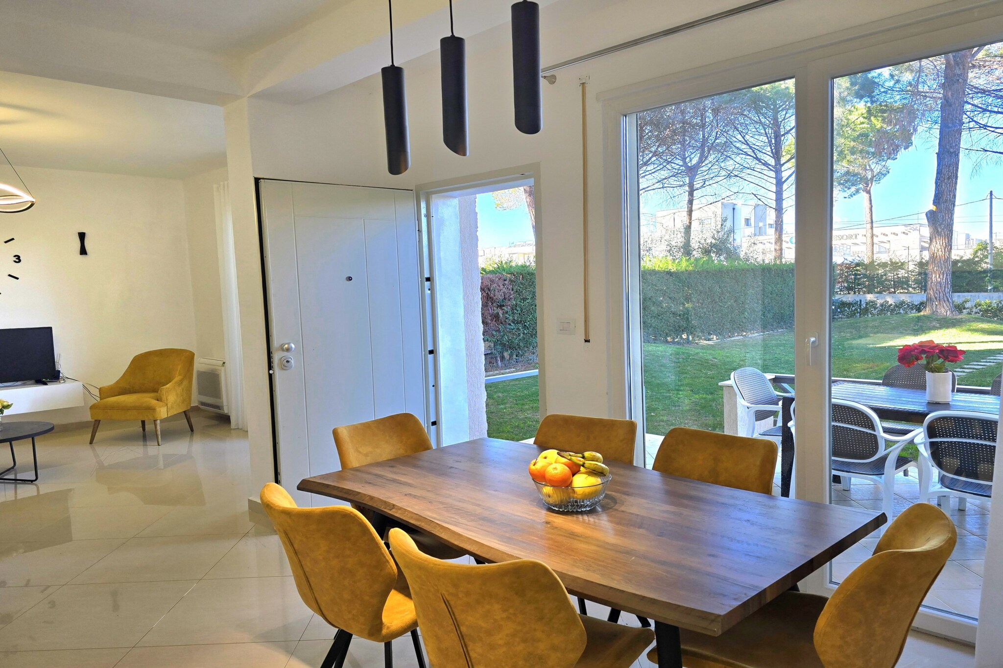 ALD255 - Siruan V.Lura 3-Dining room