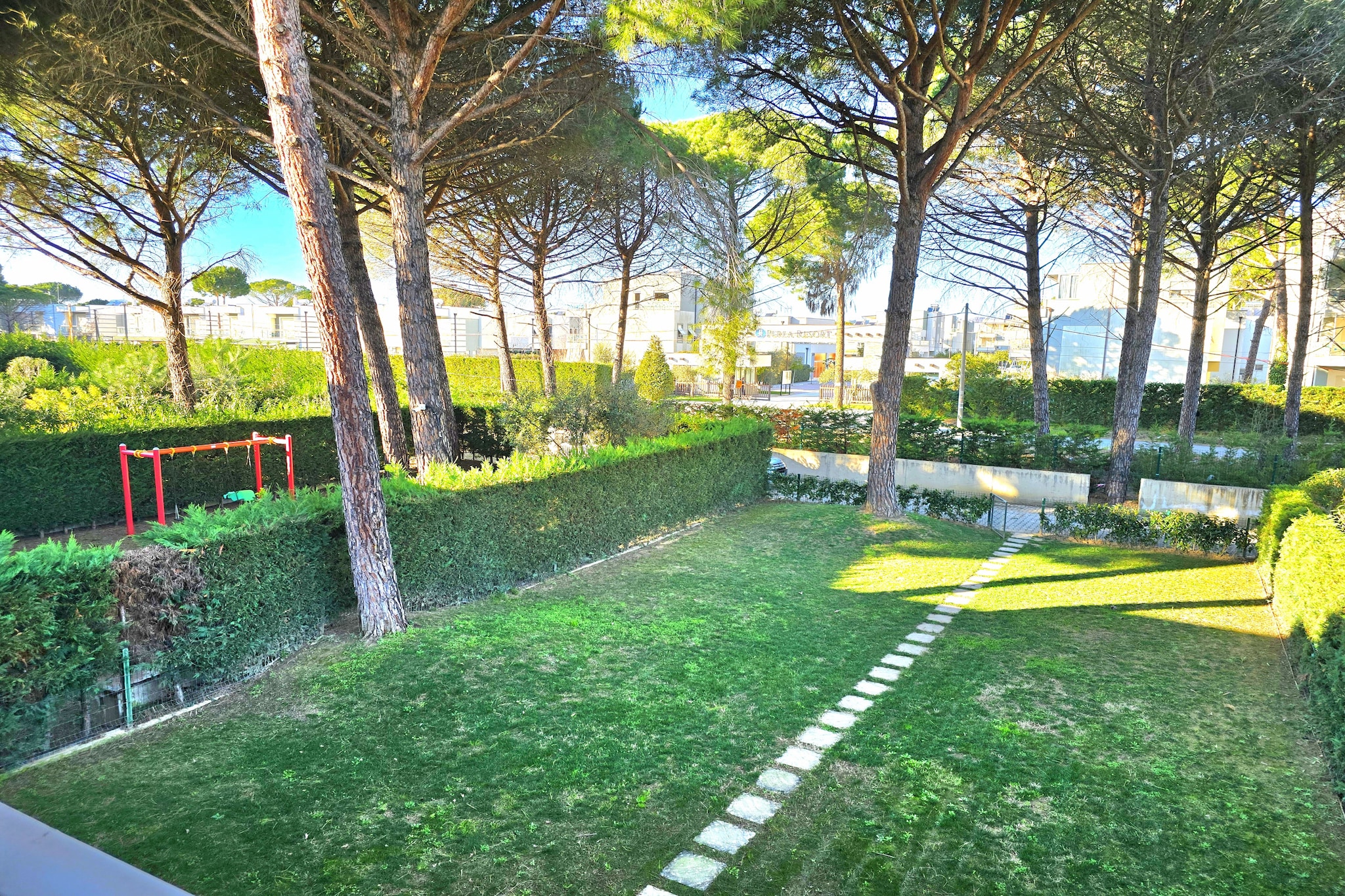 ALD255 - Siruan V.Lura 3-Gardens summer