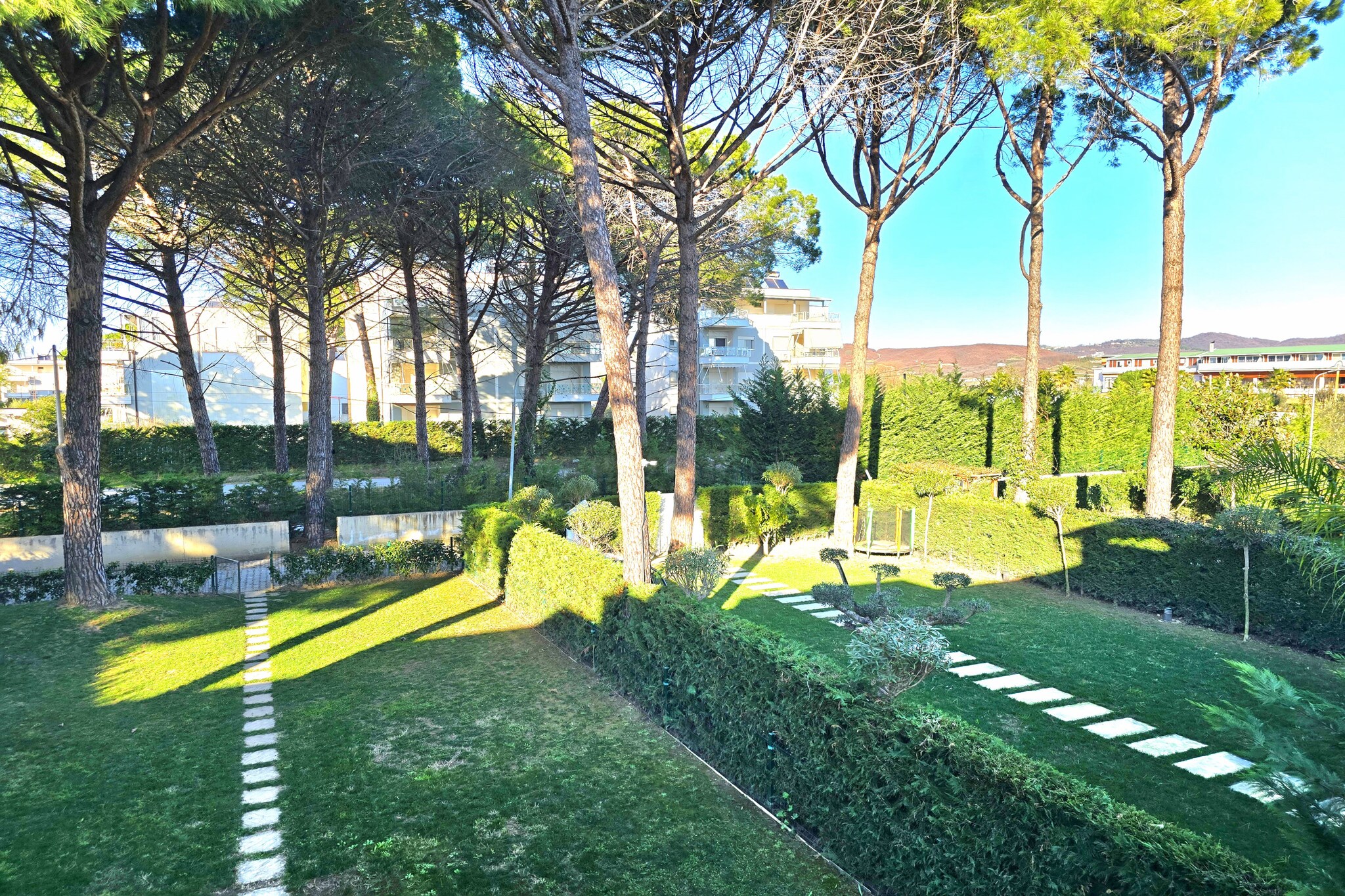 ALD255 - Siruan V.Lura 3-Gardens summer