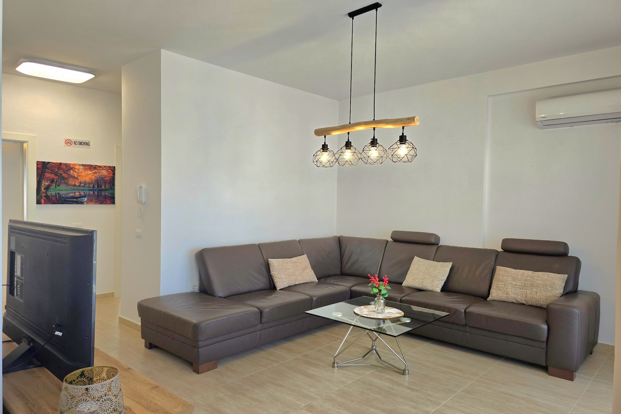 ALD143 - Ejupi-Living room