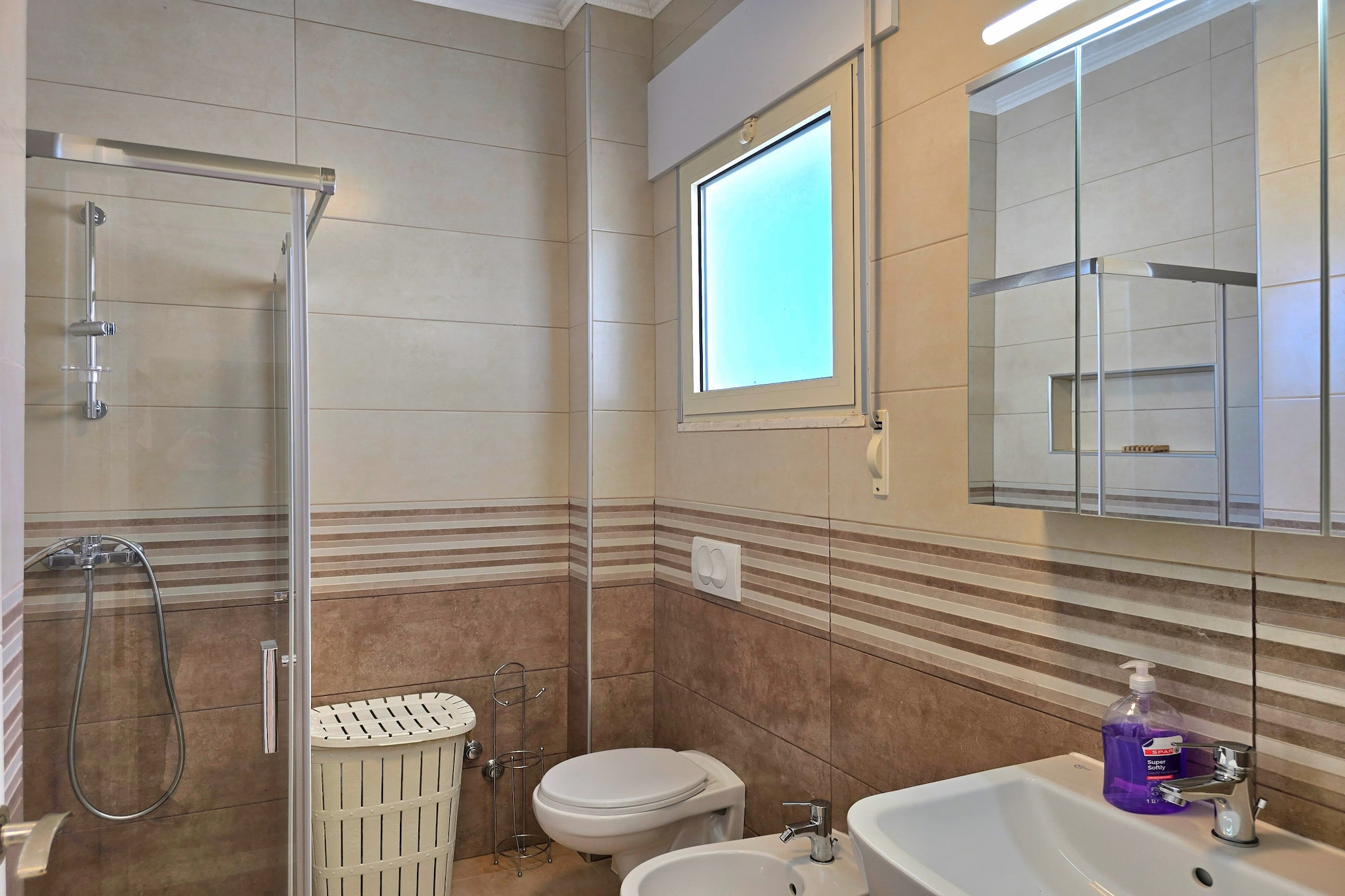 ALD143 - Ejupi-Bathroom