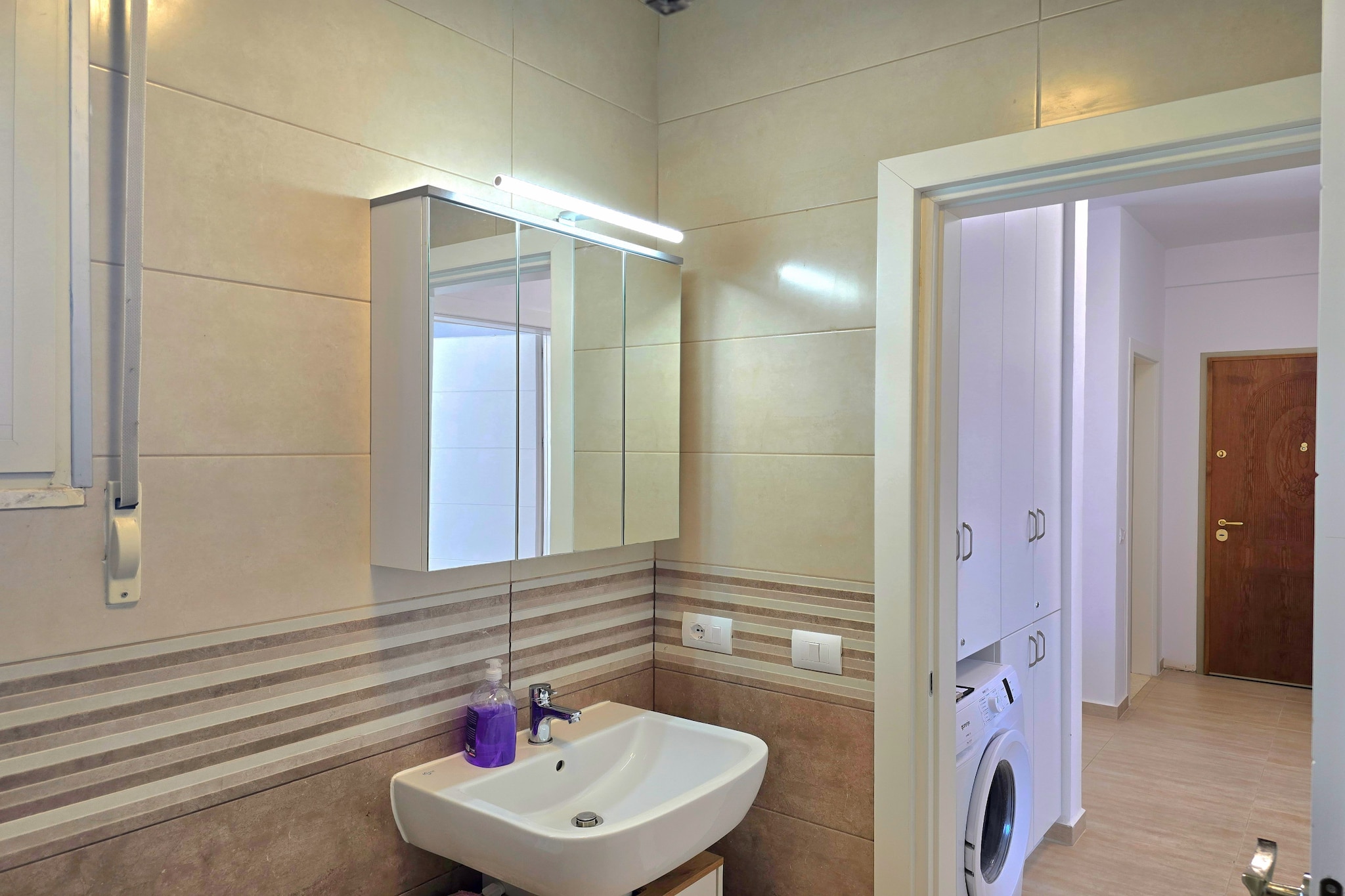 ALD143 - Ejupi-Bathroom