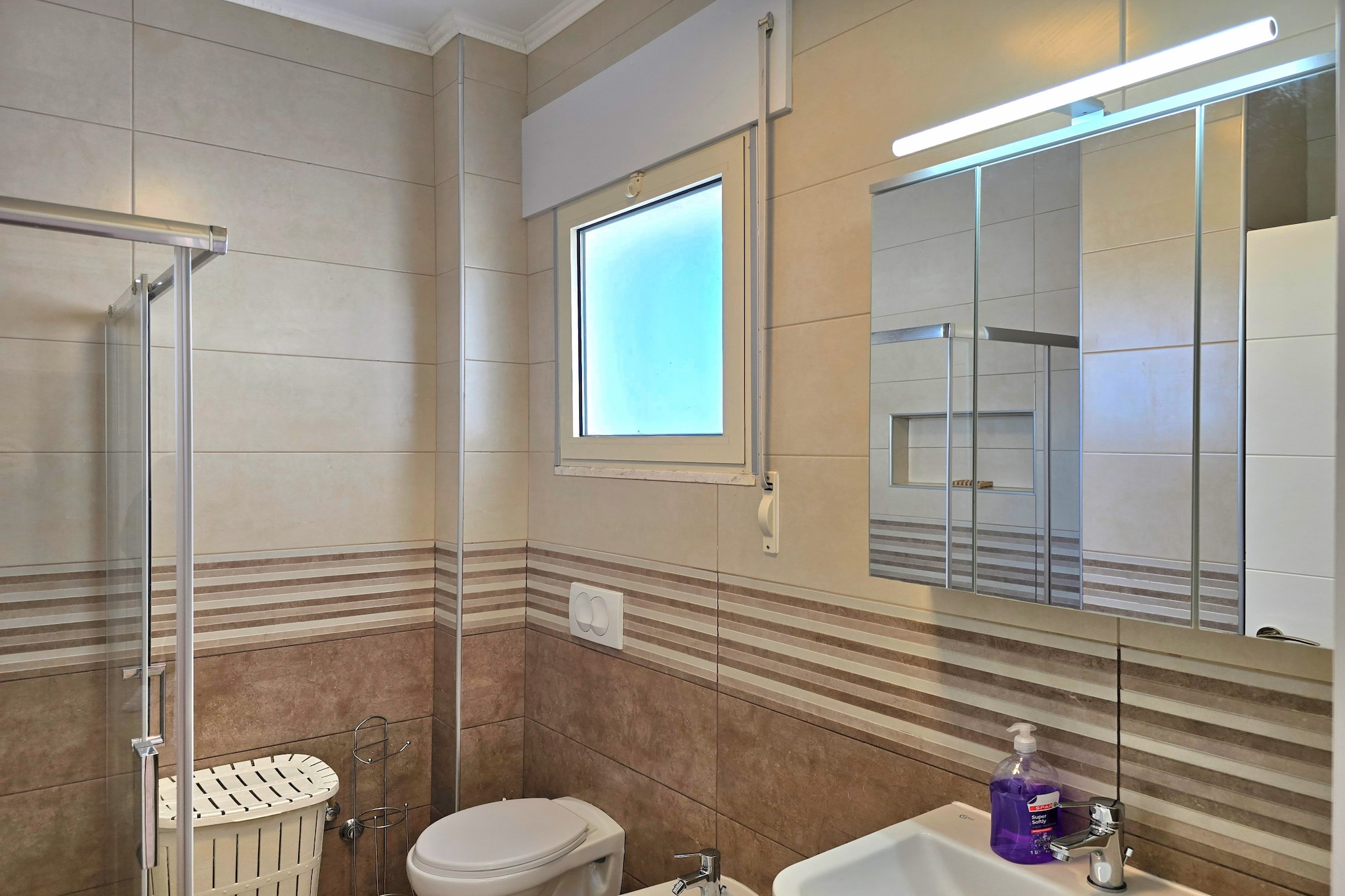 ALD143 - Ejupi-Bathroom