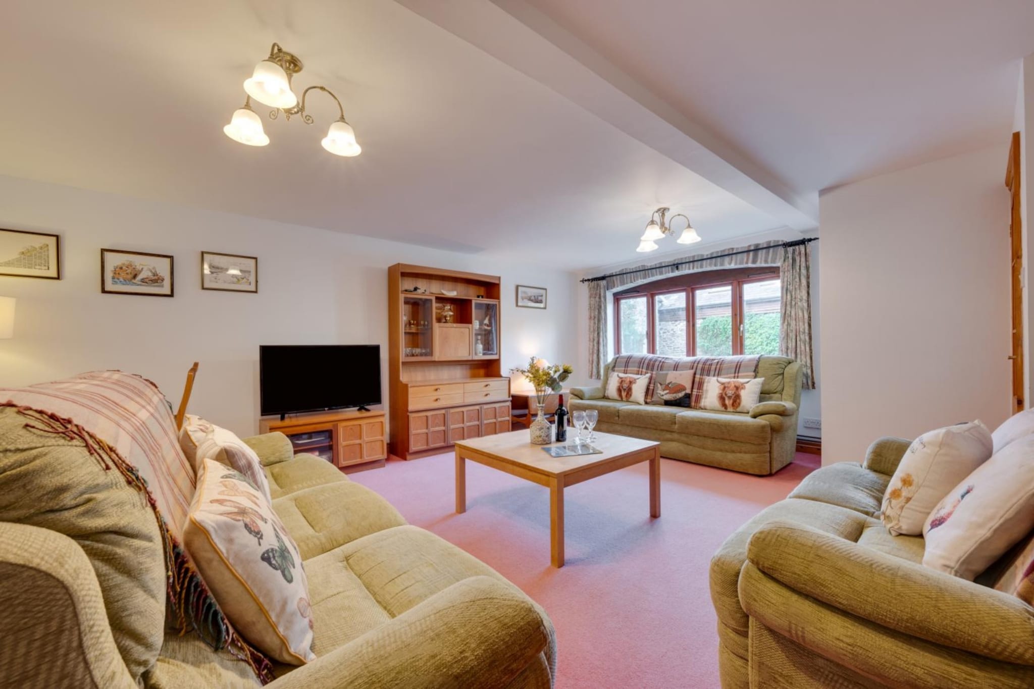 Cherry at Buckland Court-Woonkamer