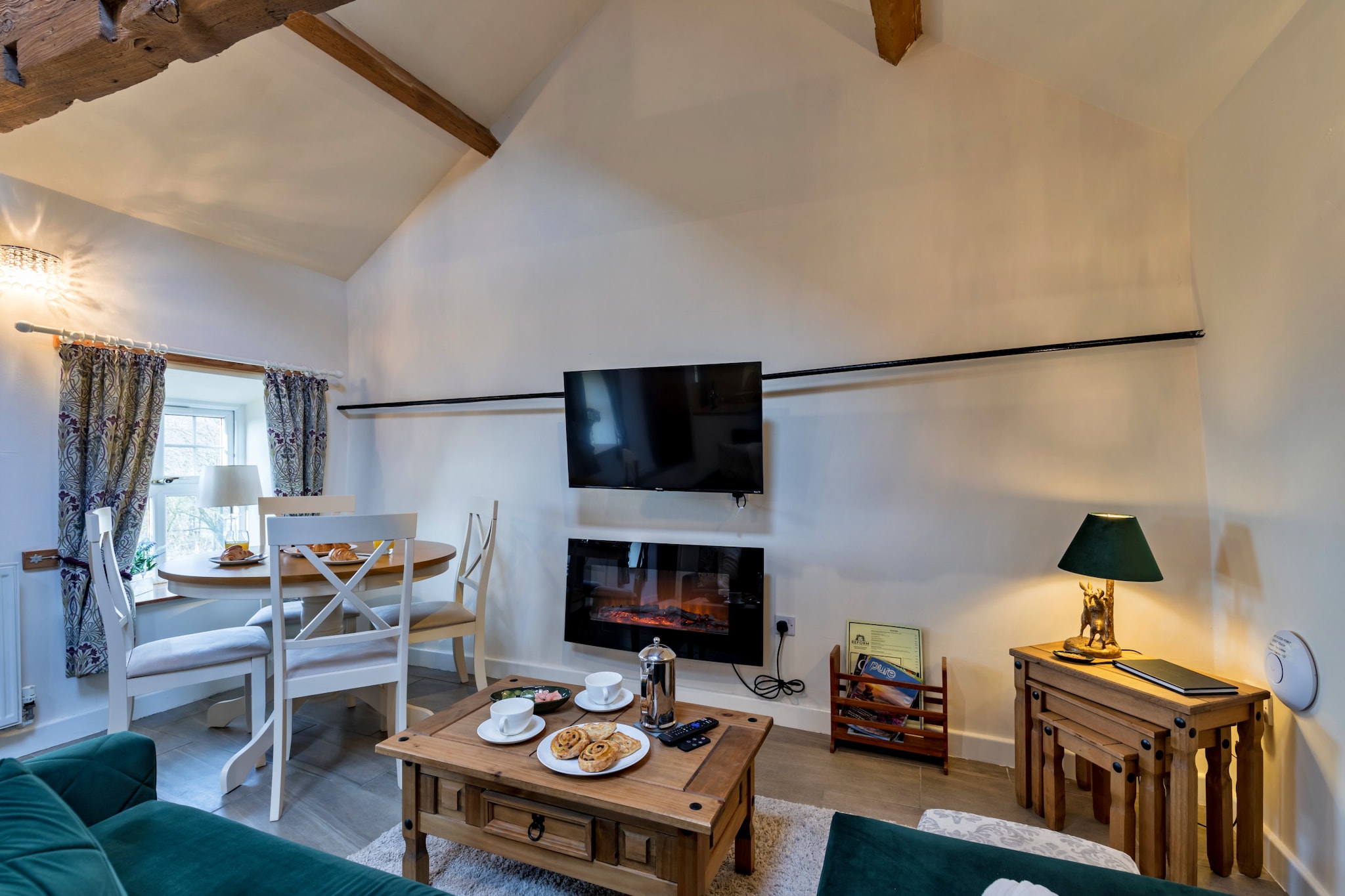 The Stables at Brambles Farm-Woonkamer