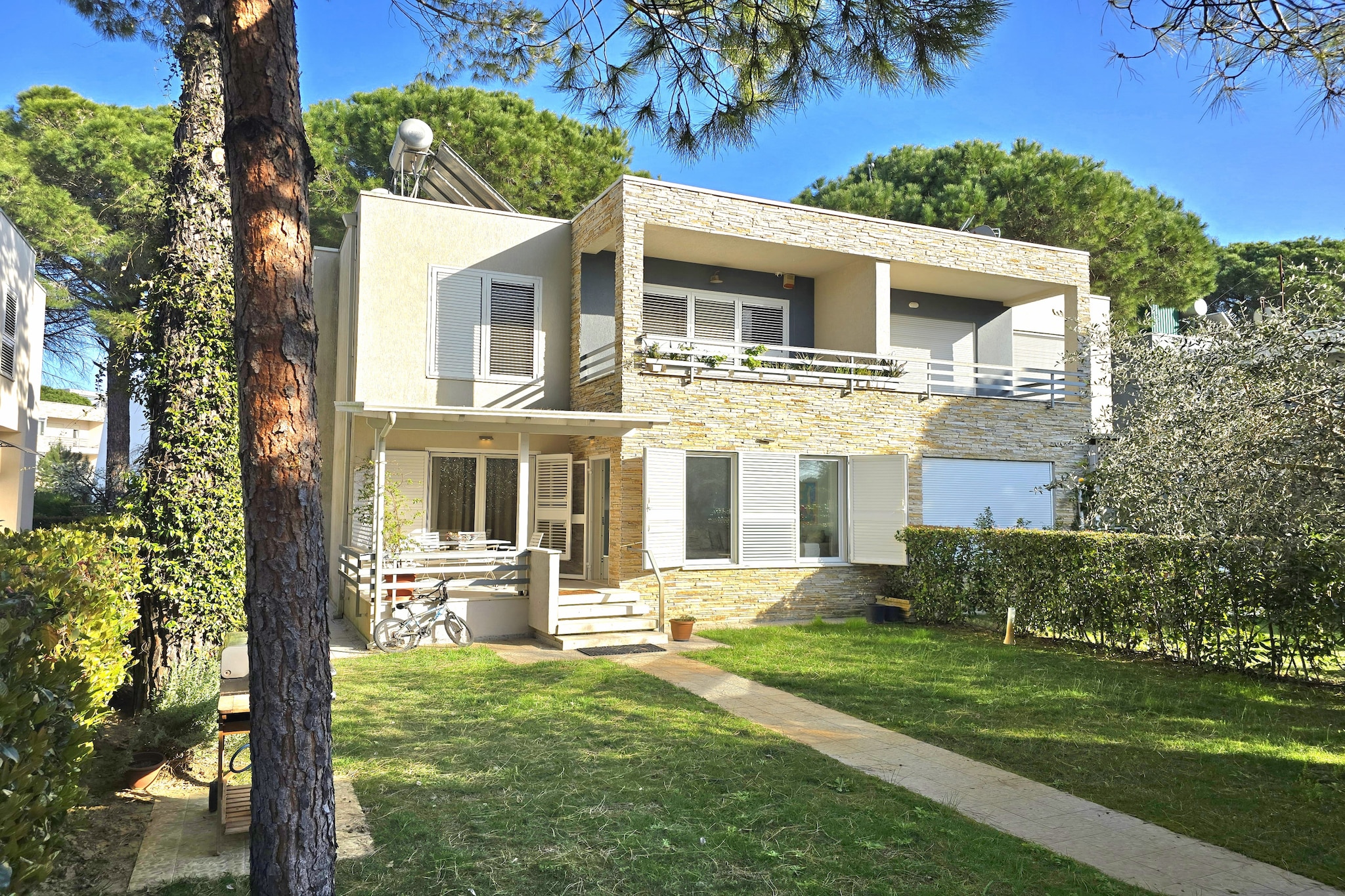 ALD127 - Albani-Exterior summer