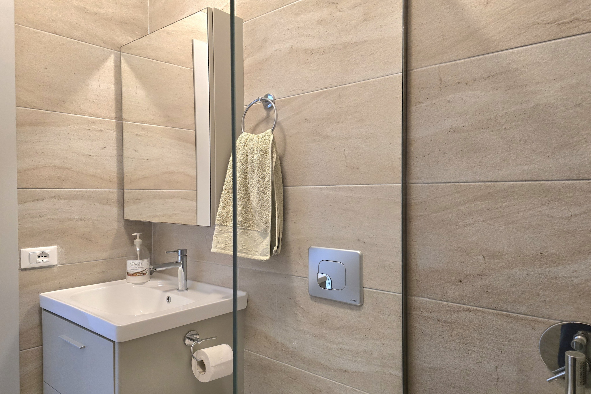 ALD127 - Albani-Bathroom