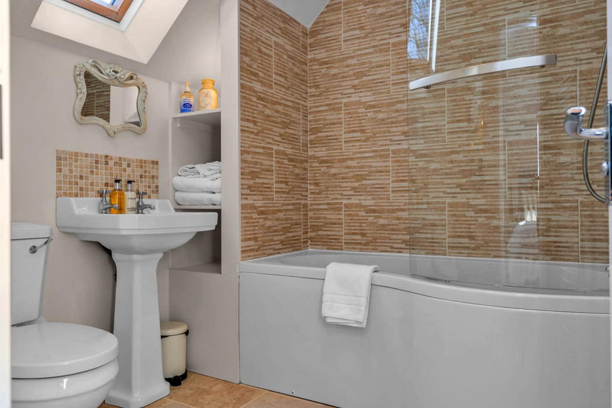 The Mill House-Badkamer