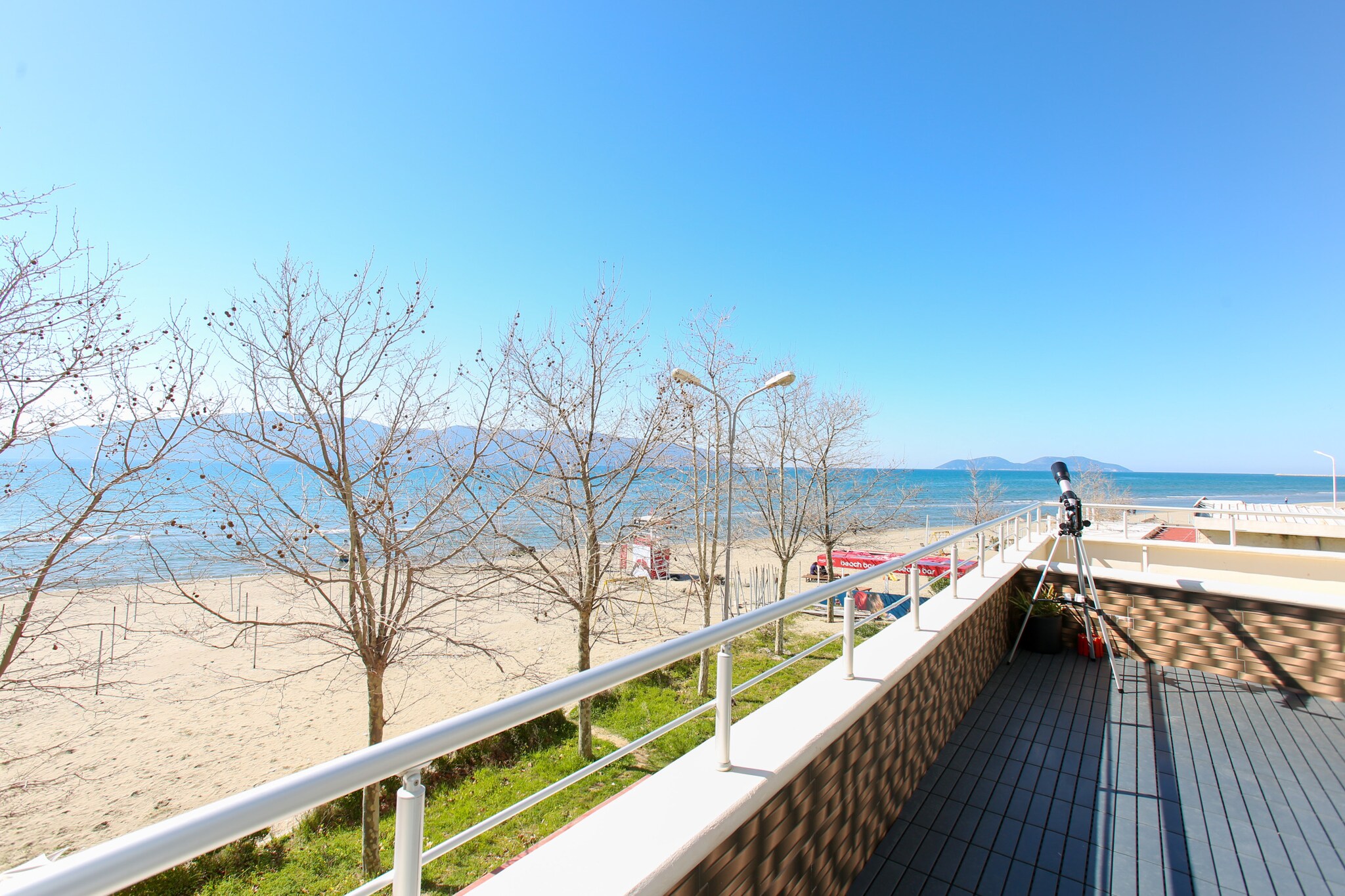 Beach Front Terace-Terrasse