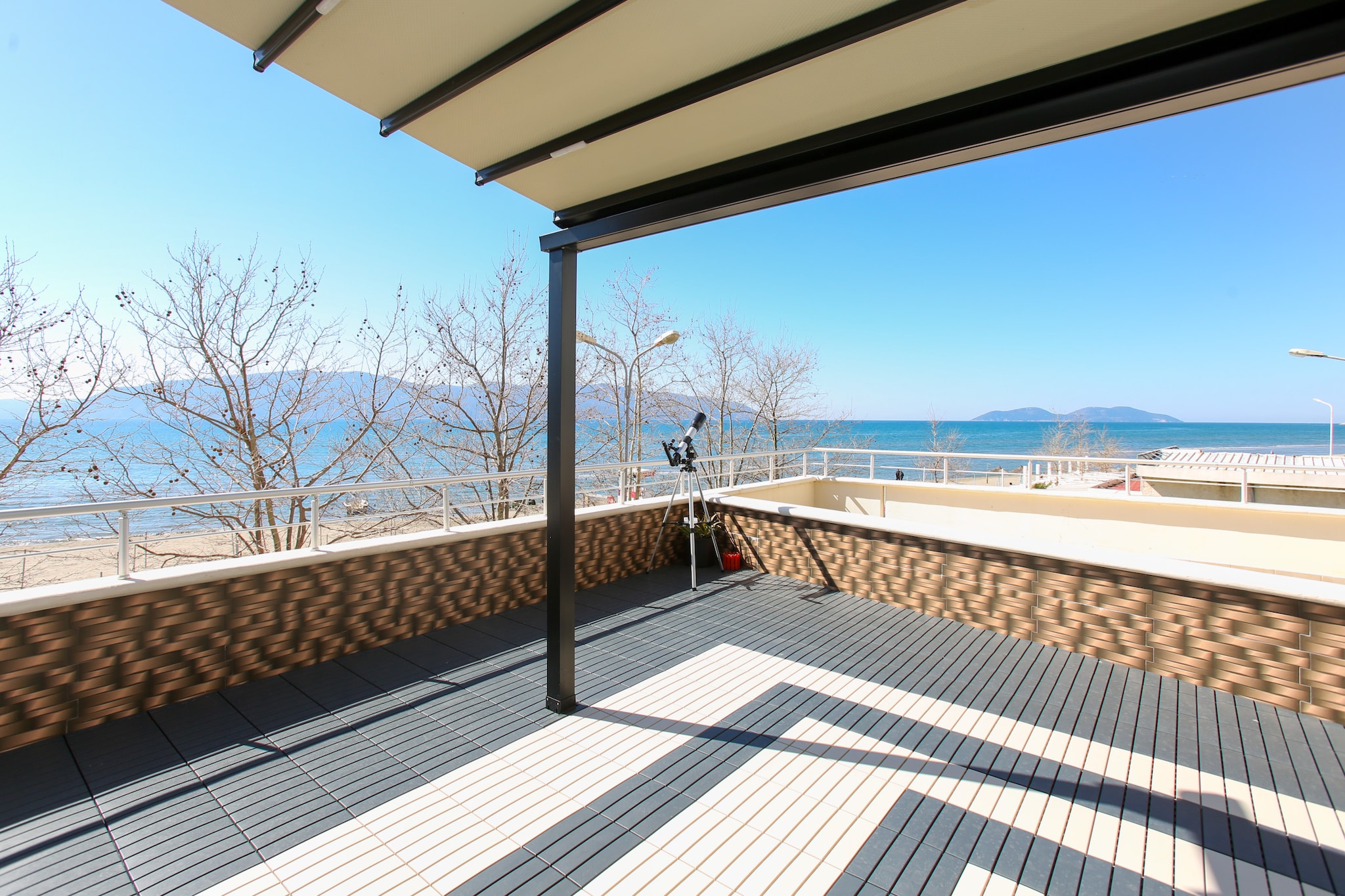 Beach Front Terace-Terrasse