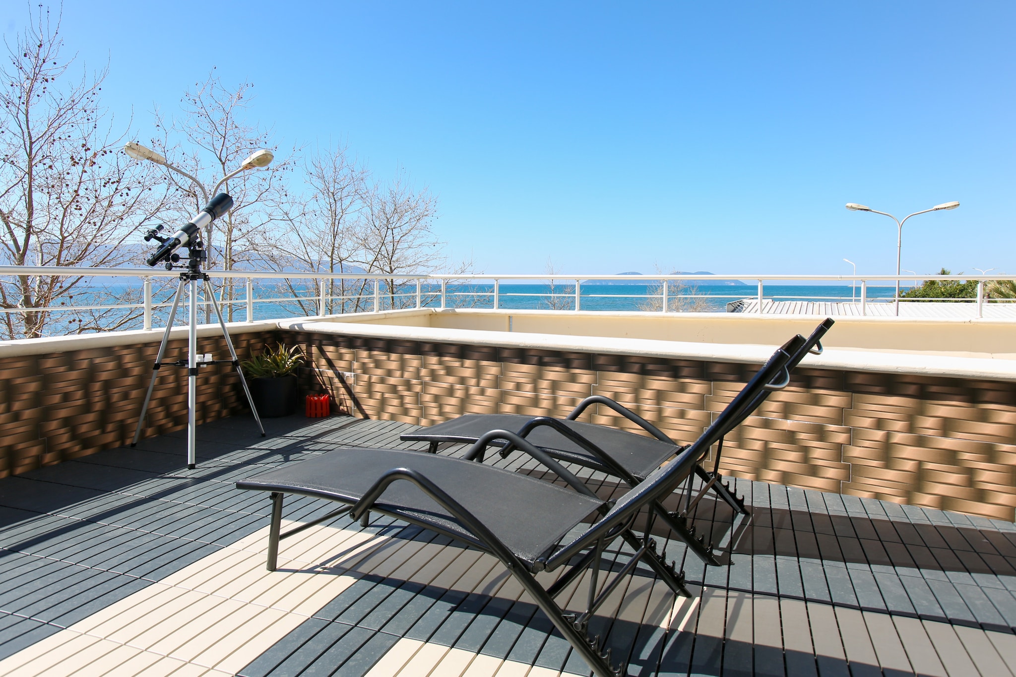 Beach Front Terace-Terrasse