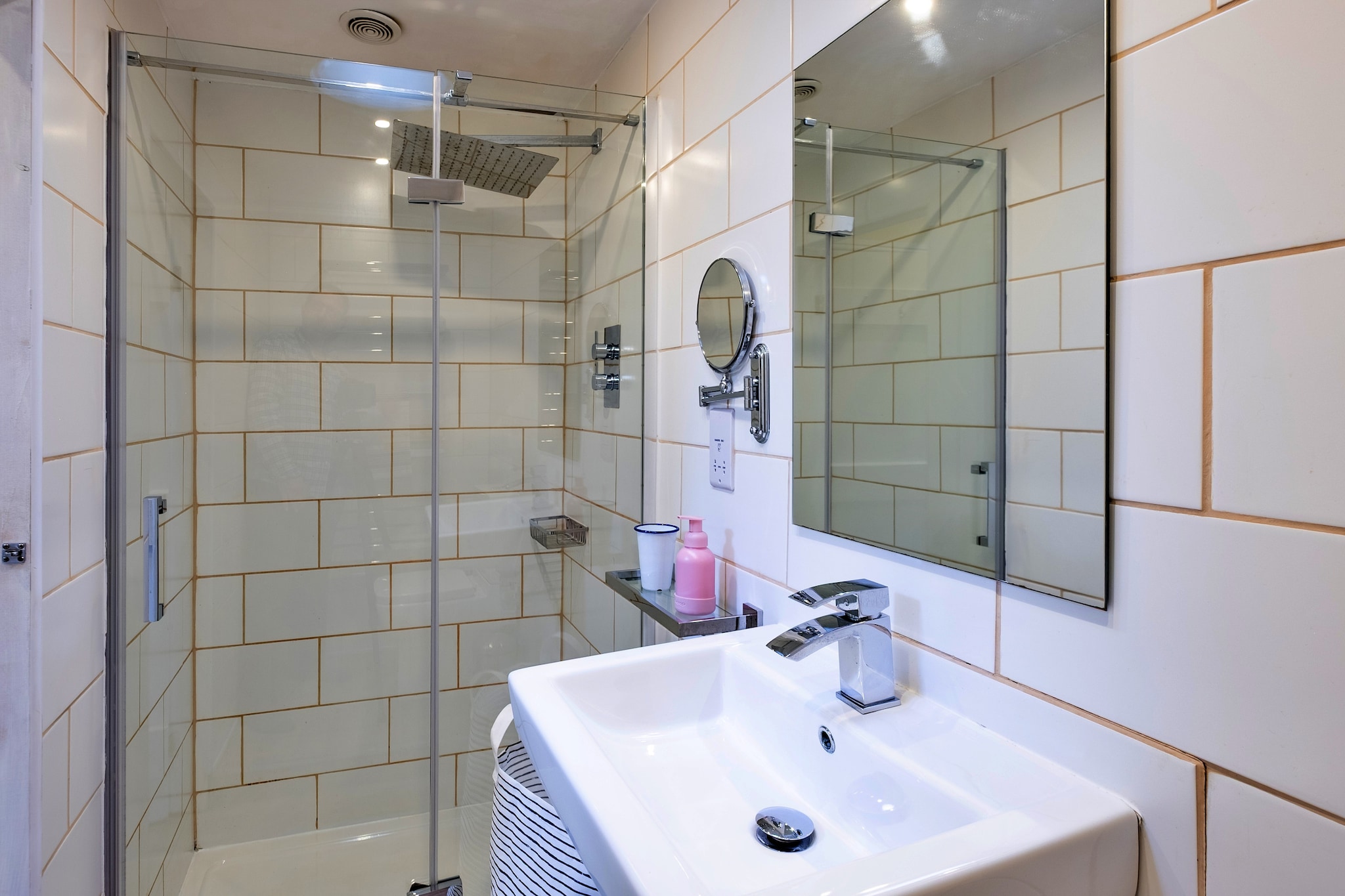 3 Elm Cottage-Badkamer