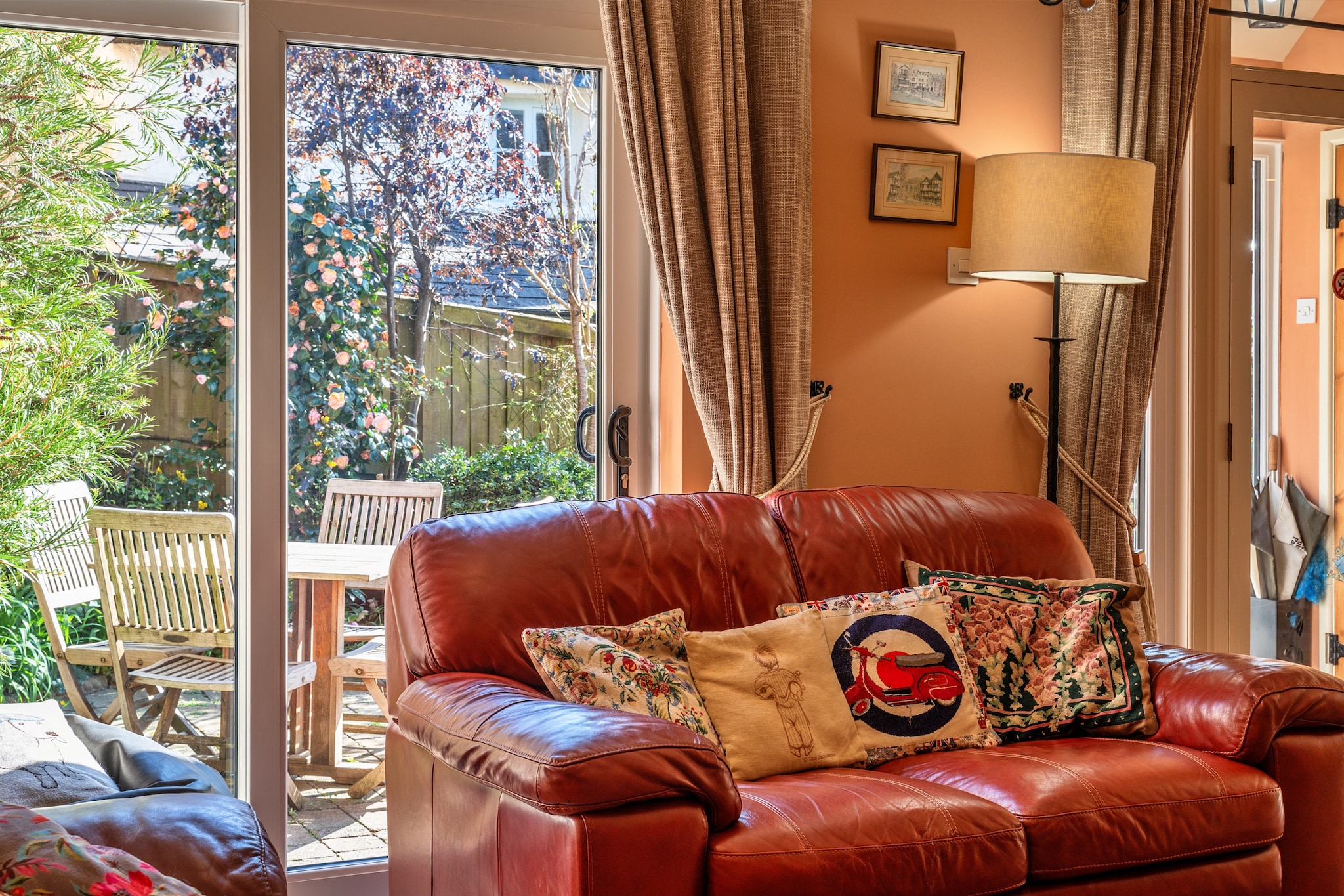 Cherry Tree Cottage-Woonkamer