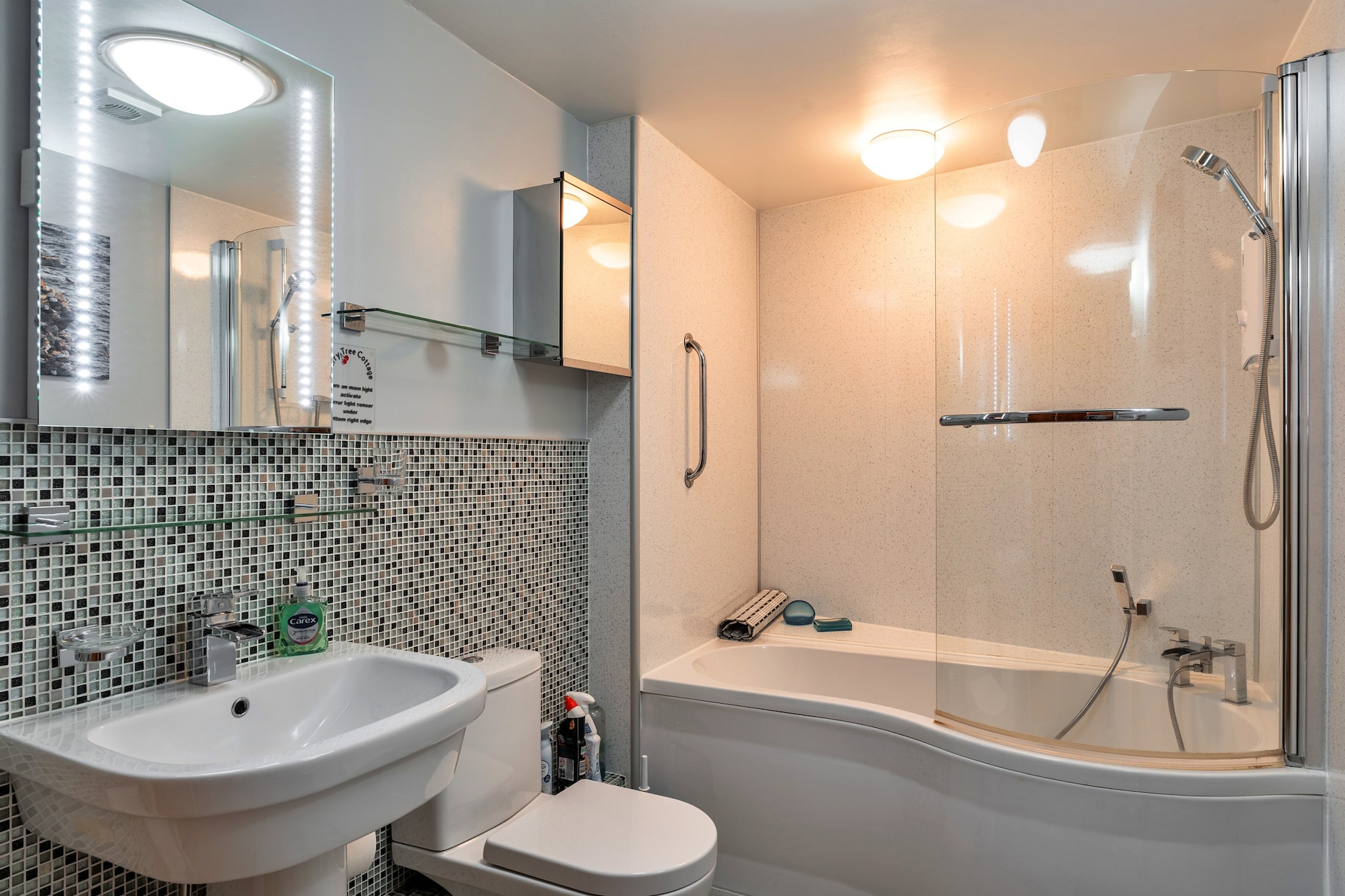 Cherry Tree Cottage-Badkamer