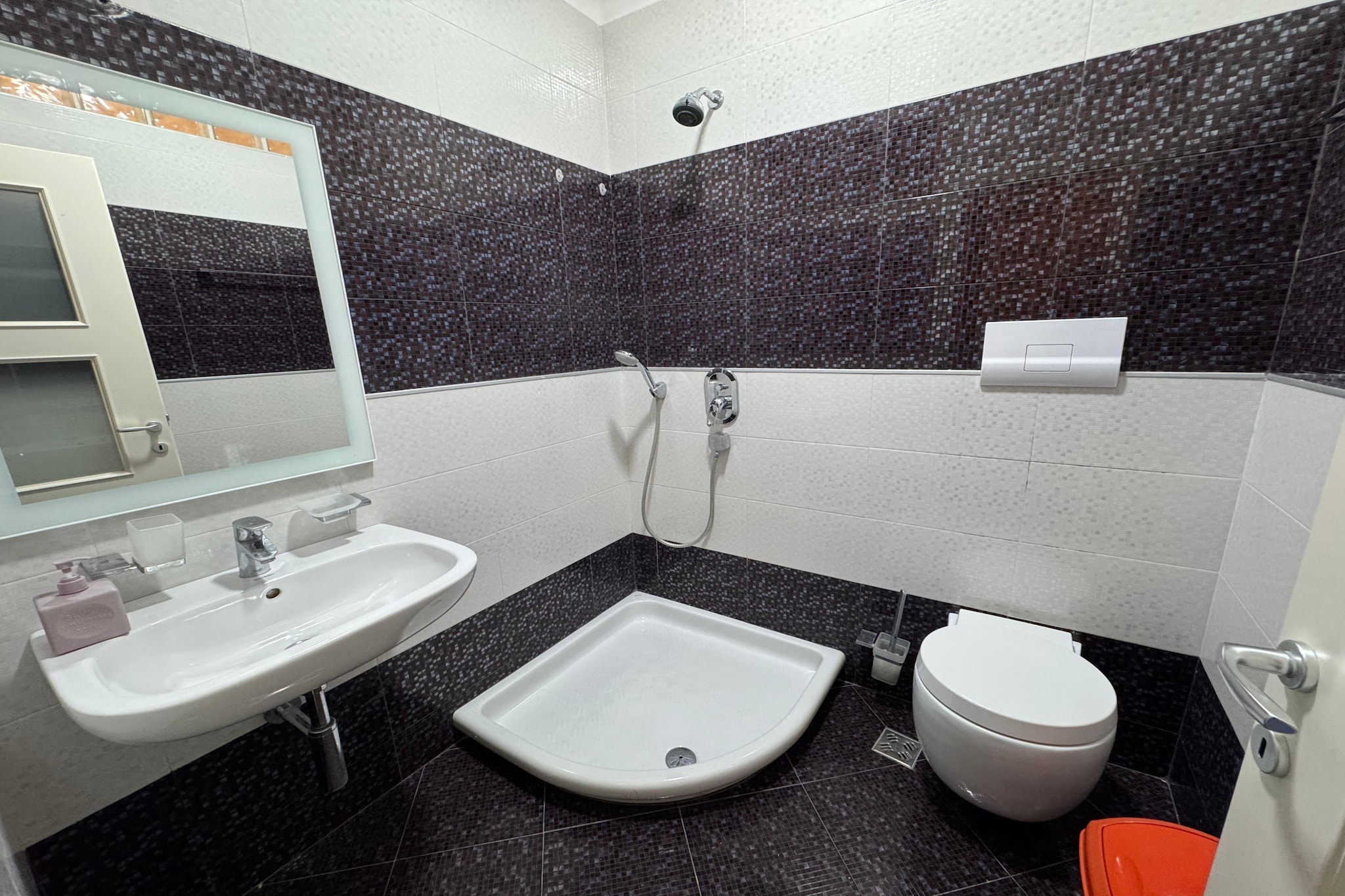 207A,Diamond Two Bedroom Apartment-Badkamer