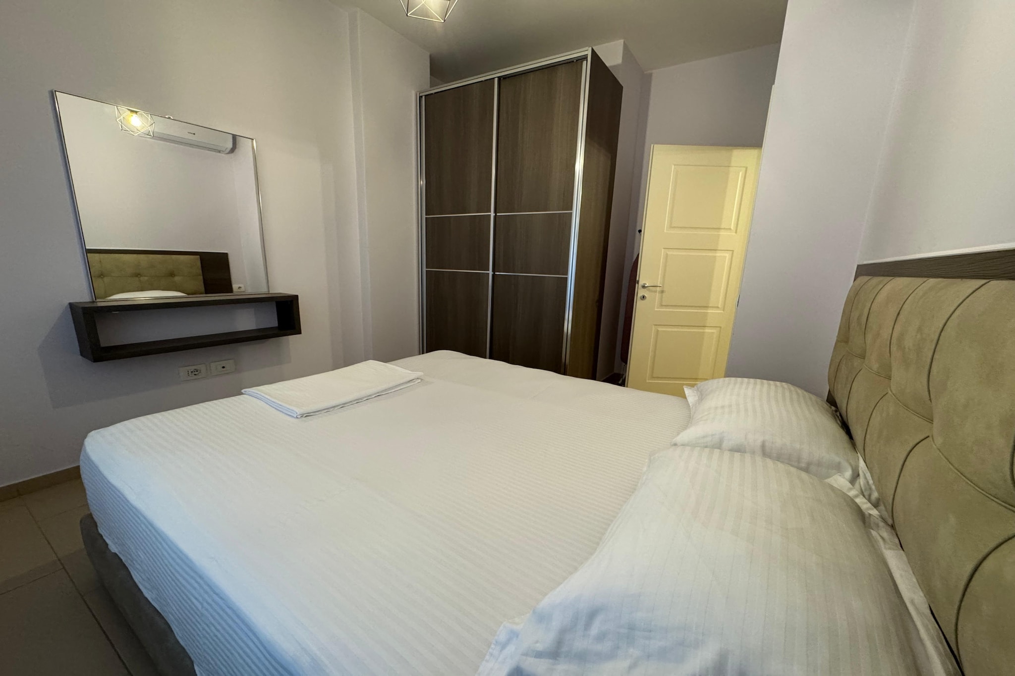 207A,Diamond Two Bedroom Apartment-Slaapkamer